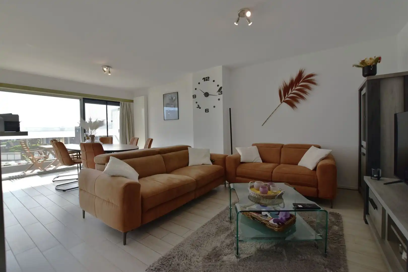 Prachtig volledig vernieuwd appartement met bijzonder goede ligging aan "Brusselse Forten"  foto {{pictureIndex}}