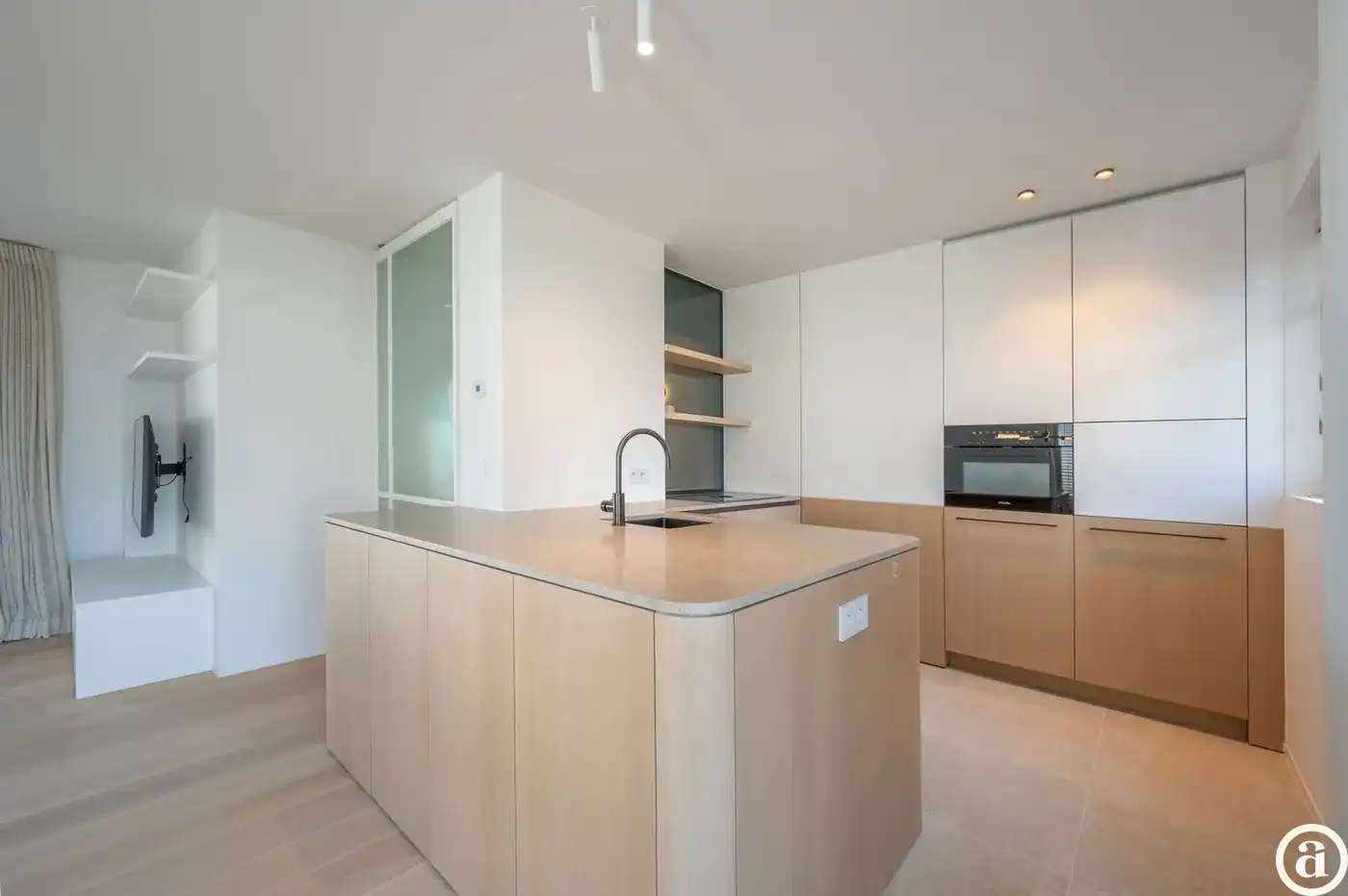 Luxueus gerenoveerd hoekappartement met zeezicht vlakbij de wandeldijk in het Zoute. foto 9