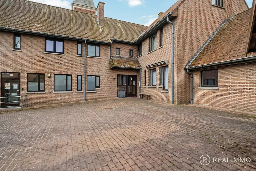 Polyvalente handelsruimte met ruime parking foto 15