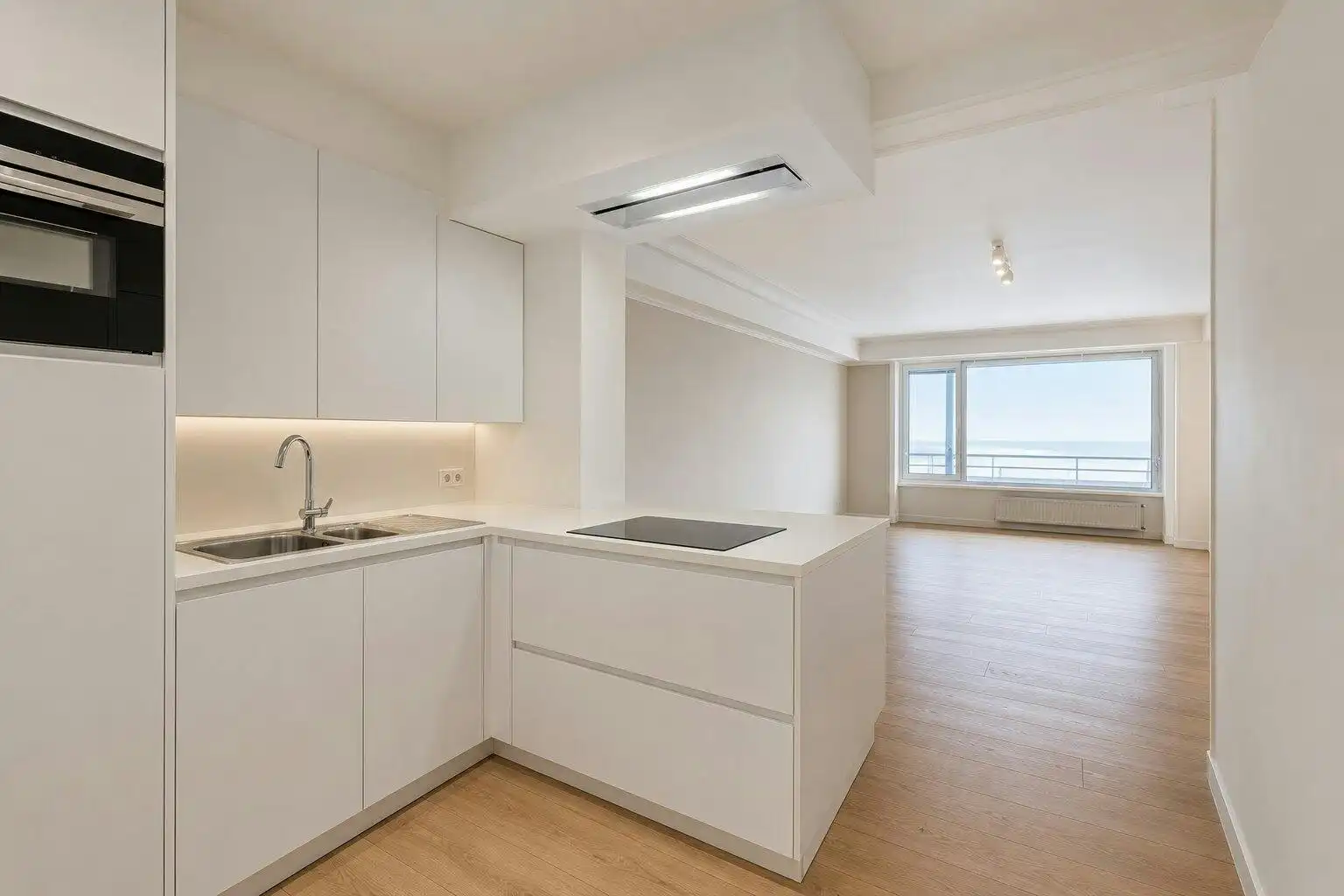 Appartement te koop op de Zeedijk van Duinbergen foto {{pictureIndex}}