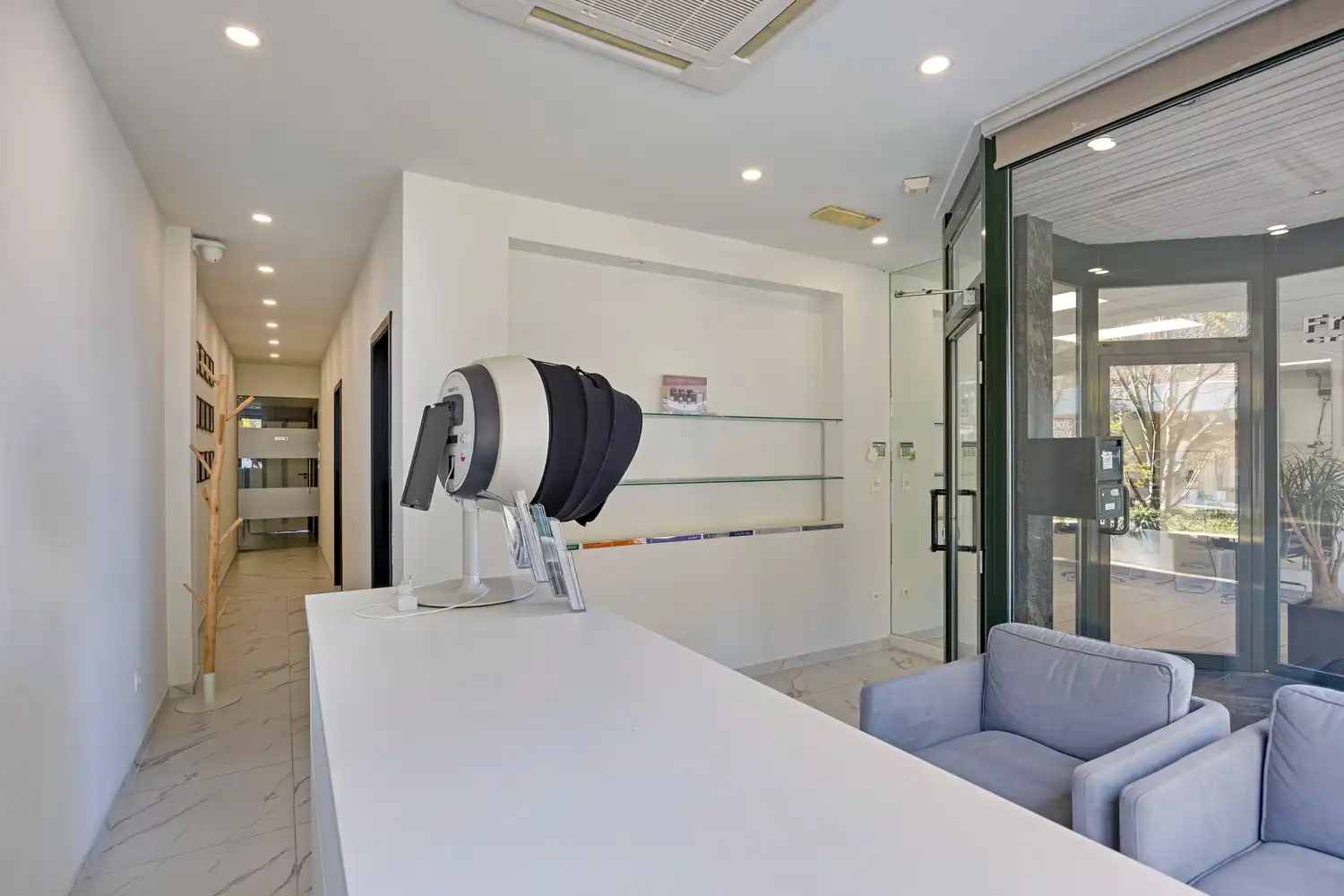 Veelzijdig handelspand in hartje Lanaken foto 9