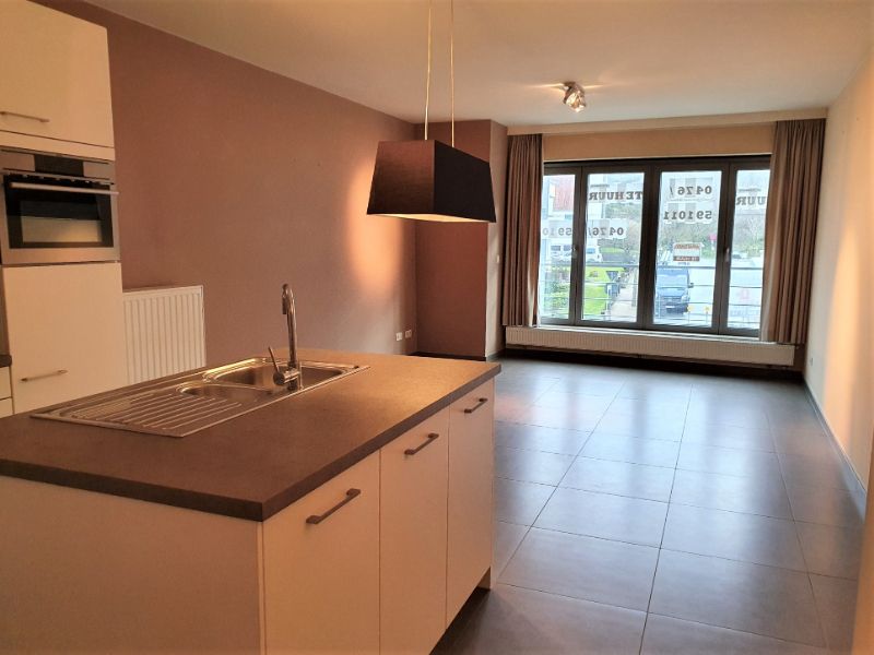 Centraal gelegen 2 slaapkamer appartement te huur foto 2