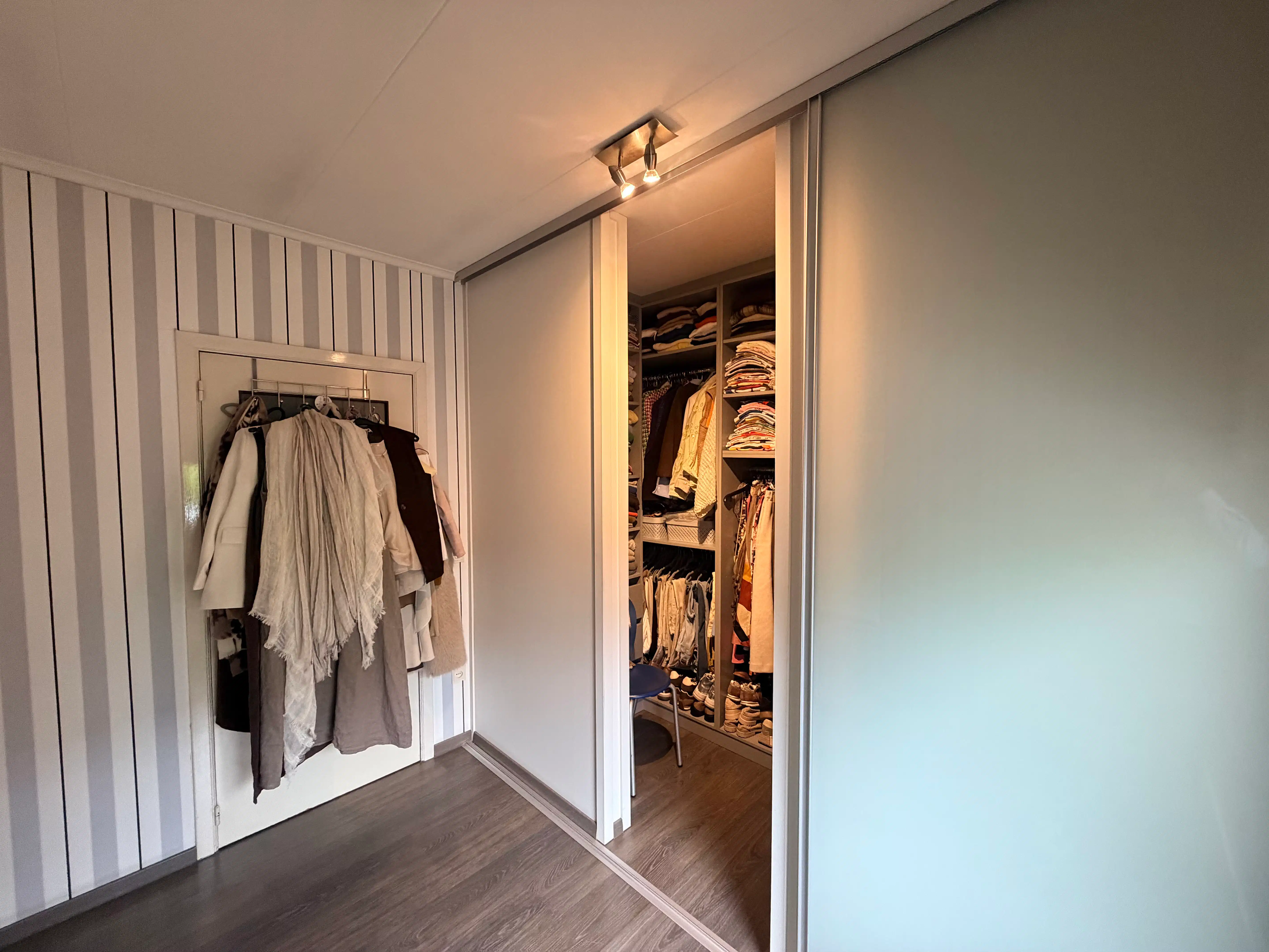 Genk, Westerwennel 25: Gelijkvloerse woning met 3 slaapkamers in een rustige woonwijk met een prachtig onderhouden tuin. foto 19