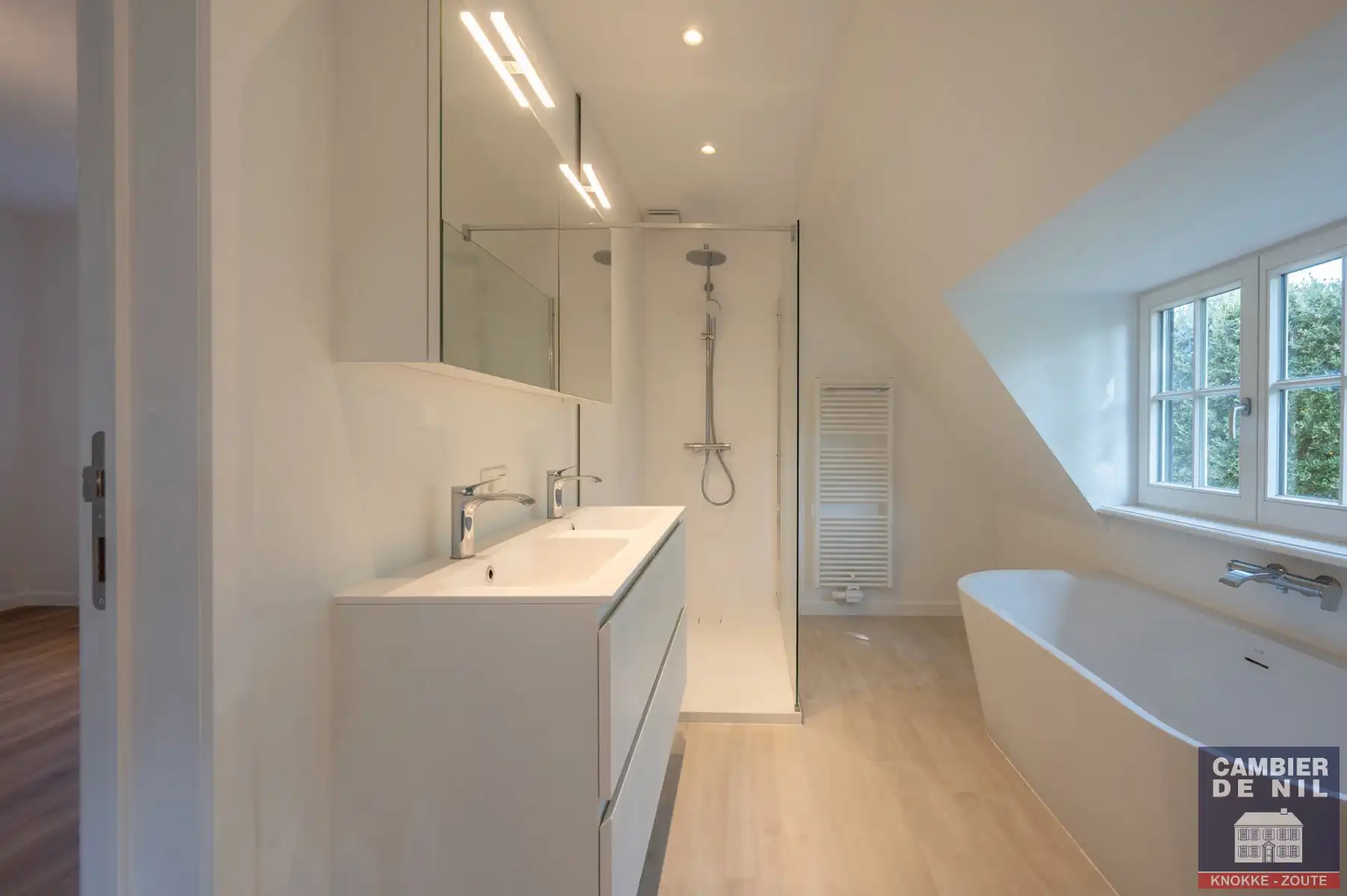 Gerenoveerde, ongemeubelde koppelvilla met zuidgerichte tuin palend aan de golf - Zoute foto 24