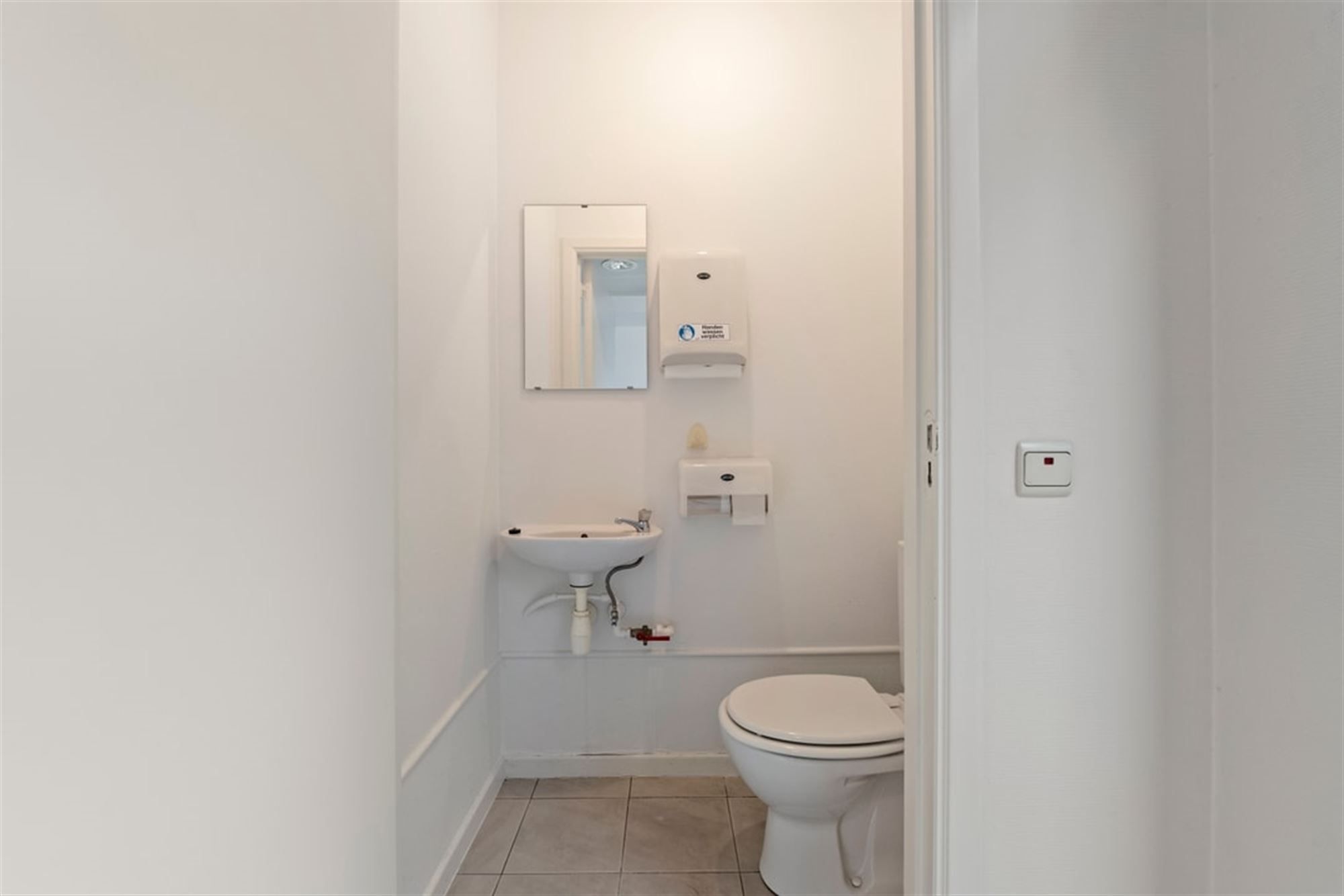 HANDELSRUIMTE TE HUUR IN HET CENTRUM VAN SINT-TRUIDEN  foto 15