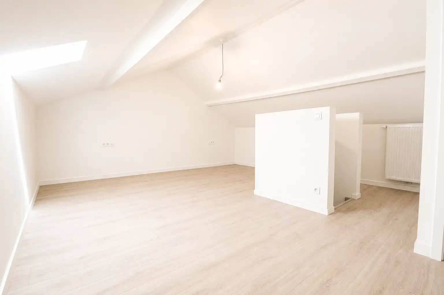 Gerenoveerd appartement (70 m²) vlakbij Grote Markt, jachthaven, Zeedijk en winkelstraten. foto 2