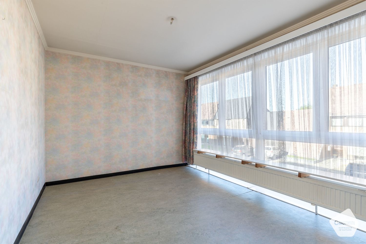 Door groen omgeven te renoveren woning met 4 slaapkamers & garage te Sint-Michiels foto 8