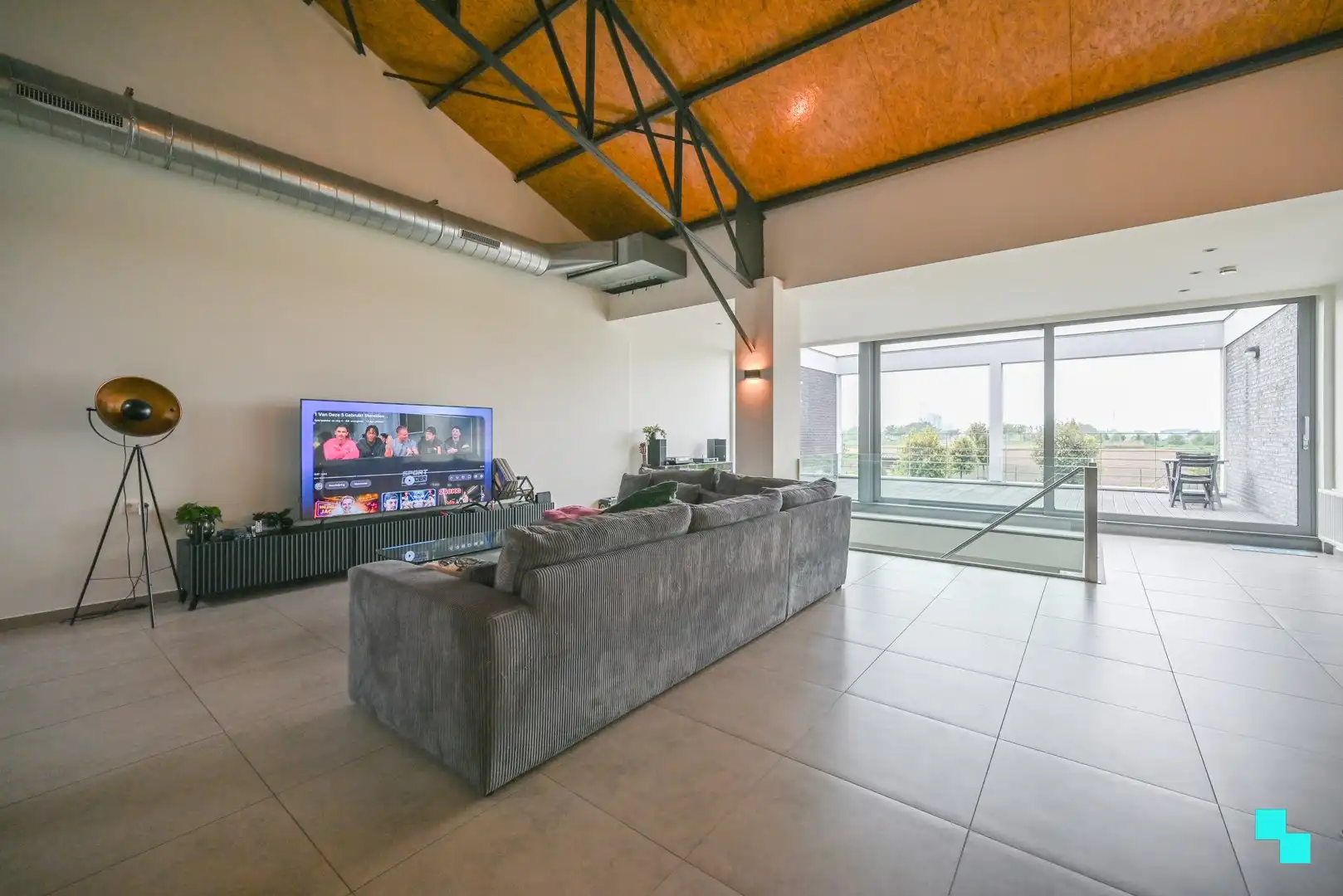 Verrassend ruim duplex appartement in Ooigem foto 3