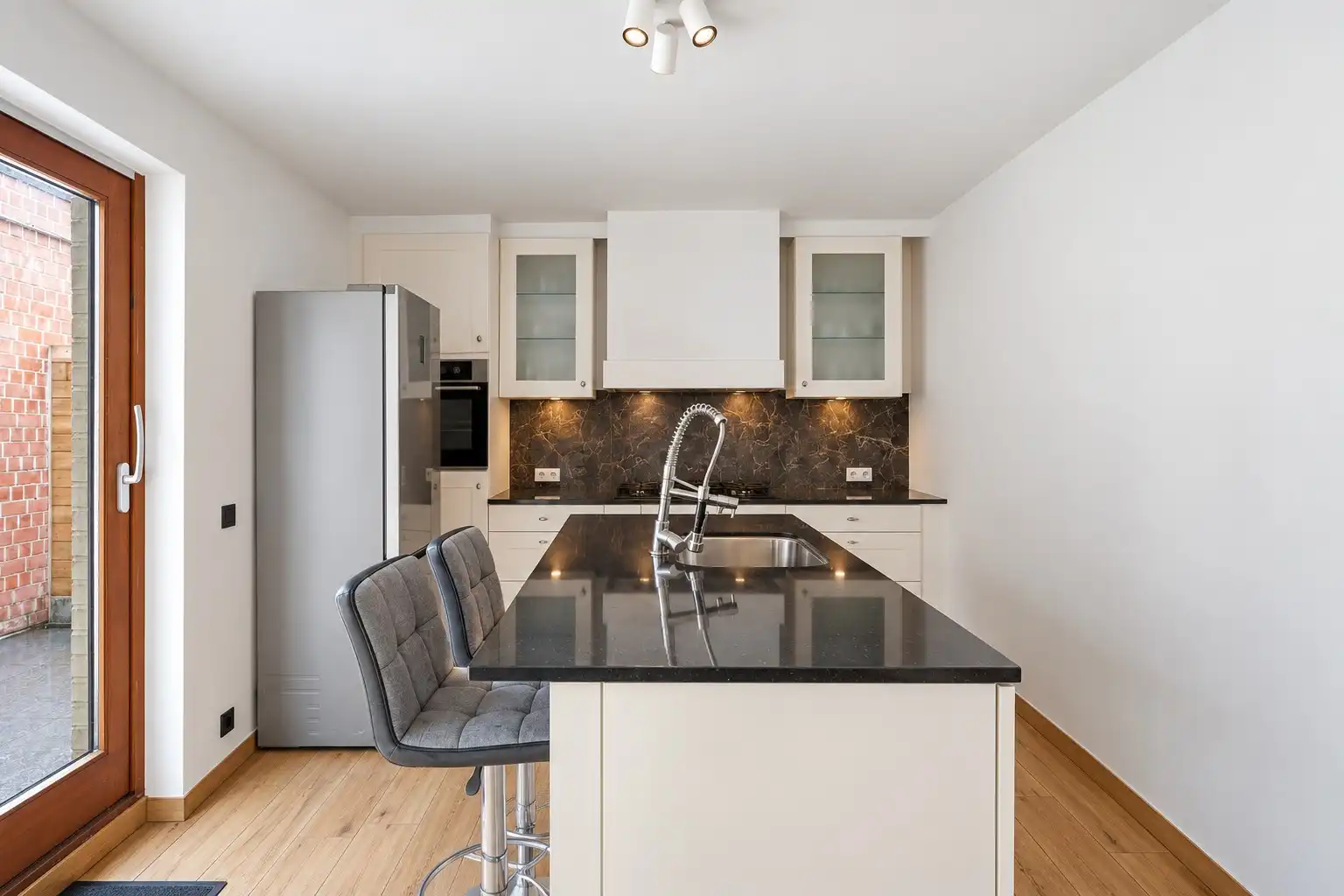 Vernieuwde woning met 5 slaapkamers te Zeebrugge foto 6
