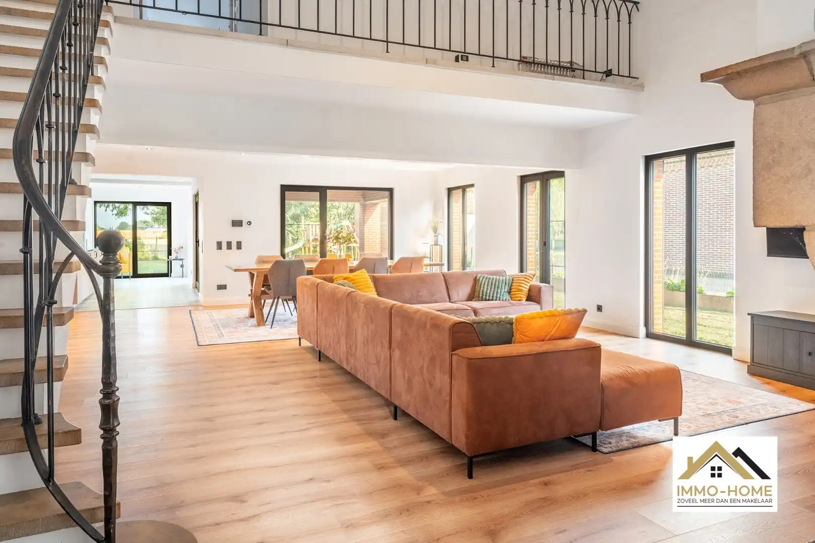 Volledig gerenoveerde woning met agrarisch uitzicht! foto 2