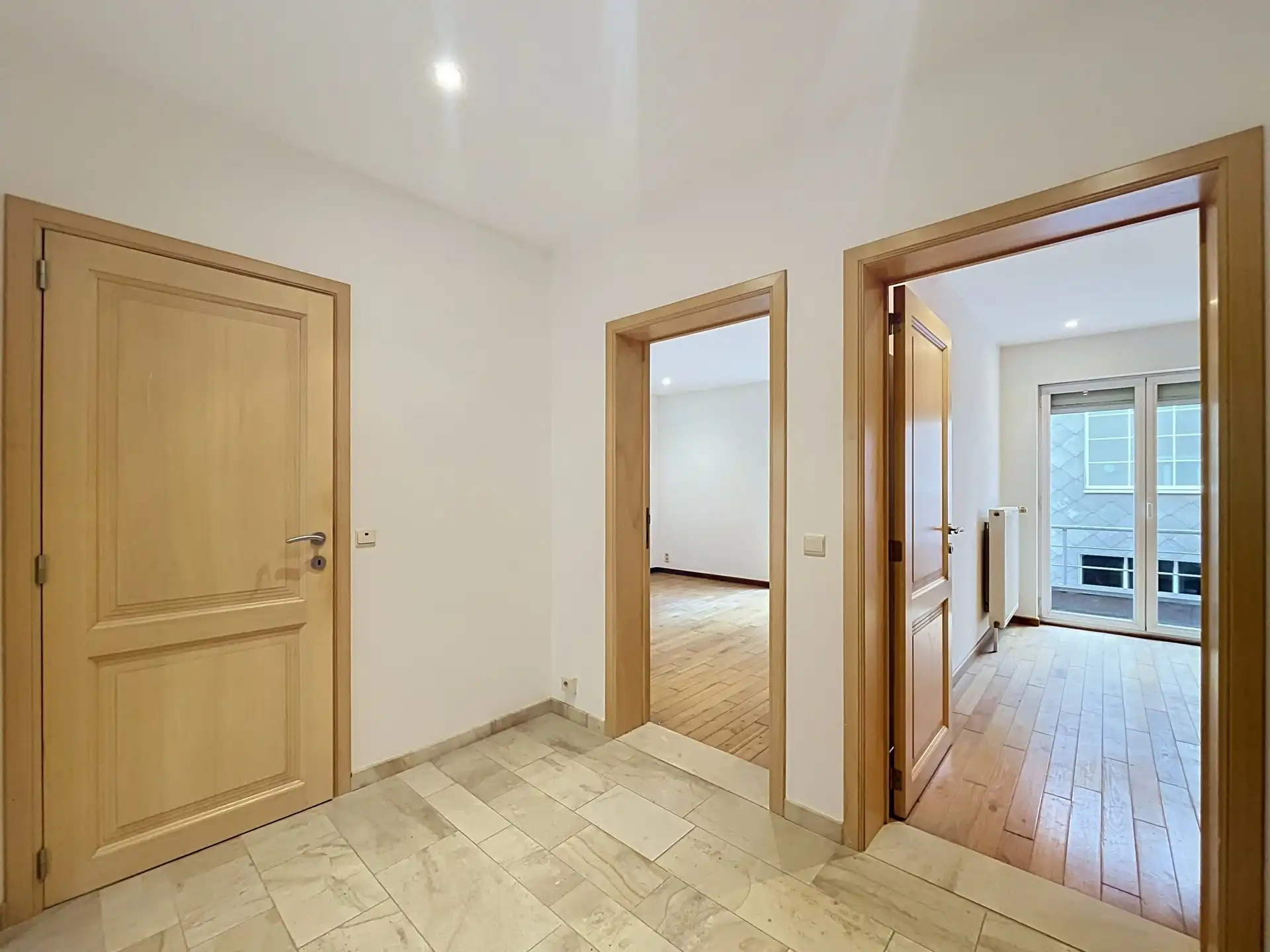 Instapklaar appartement in centrum Sint-Niklaas! foto 4