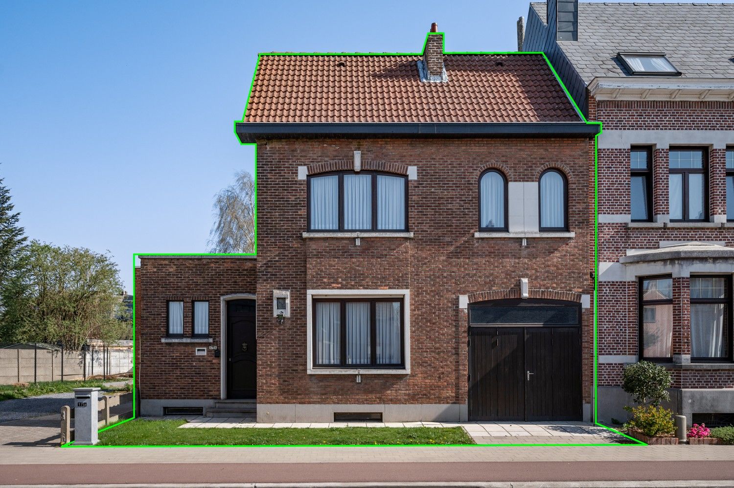Ruime woning met 4slaapkamers en zonnige tuin in Ranst! foto 2