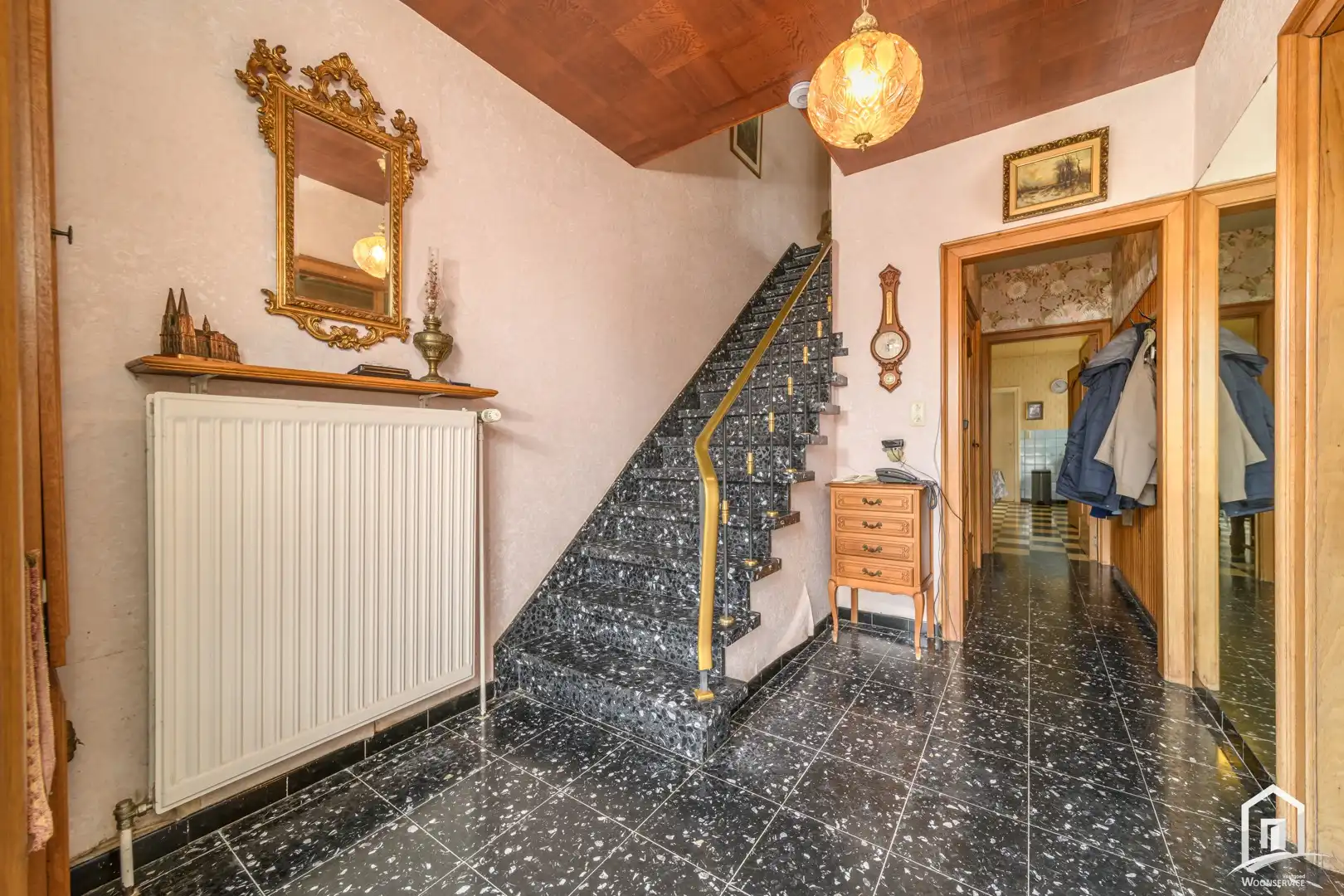 Zeer degelijke, ruime op te frissen gezinswoning te Okegem foto 3