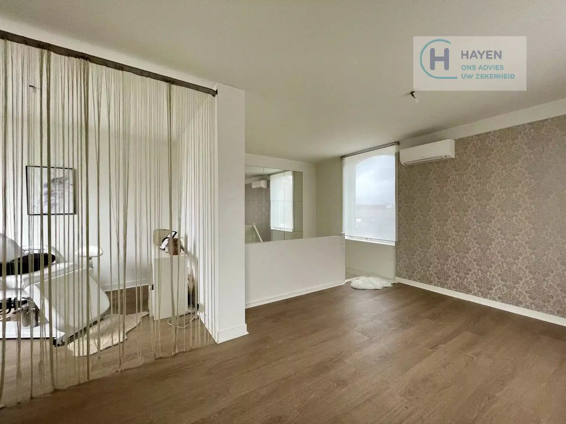 Commerciële hoekwoning met sterke zichtlocatie foto 10