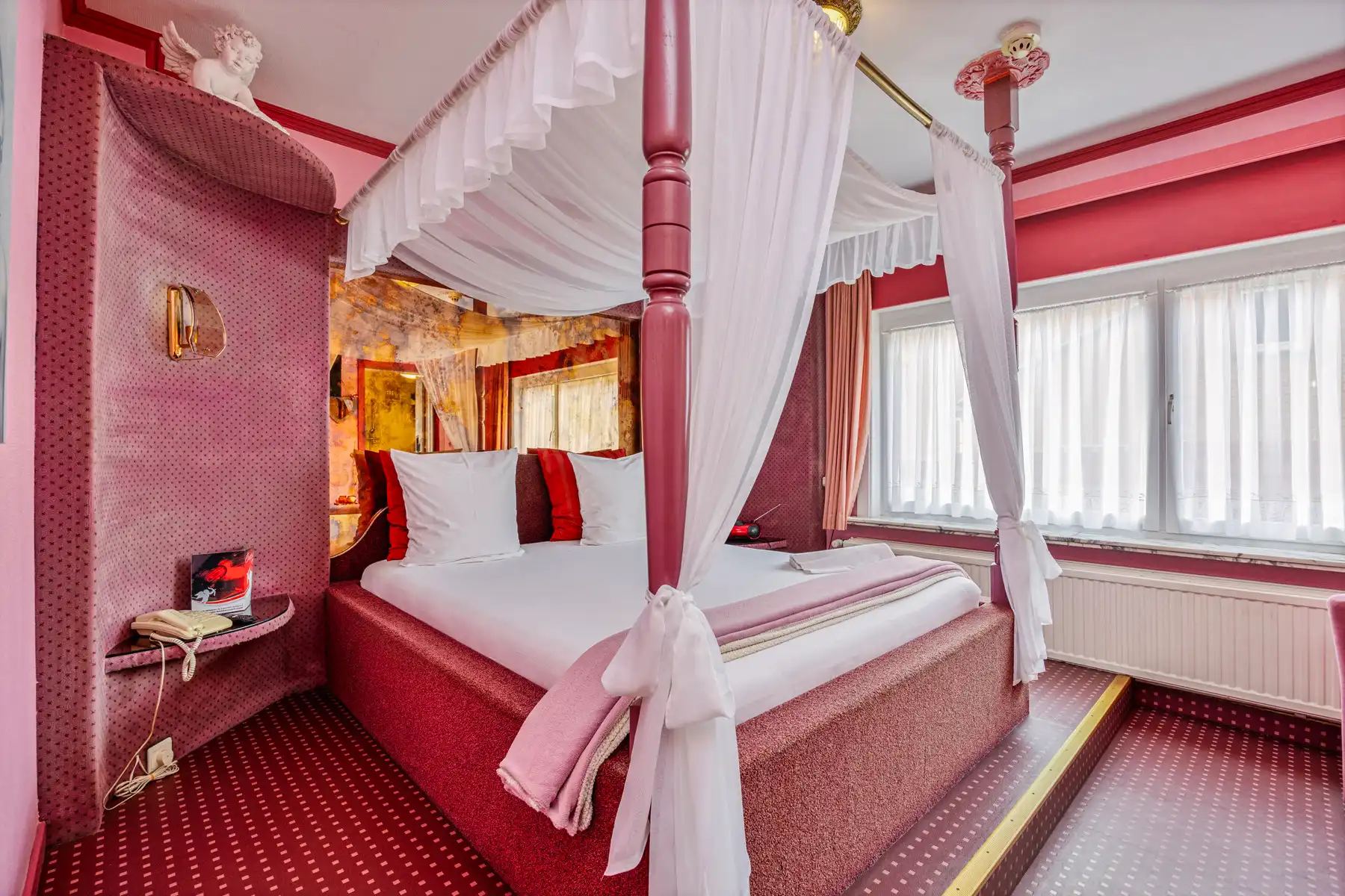 WONING MET 9 KAMERS en 9 BADKAMERS foto 16