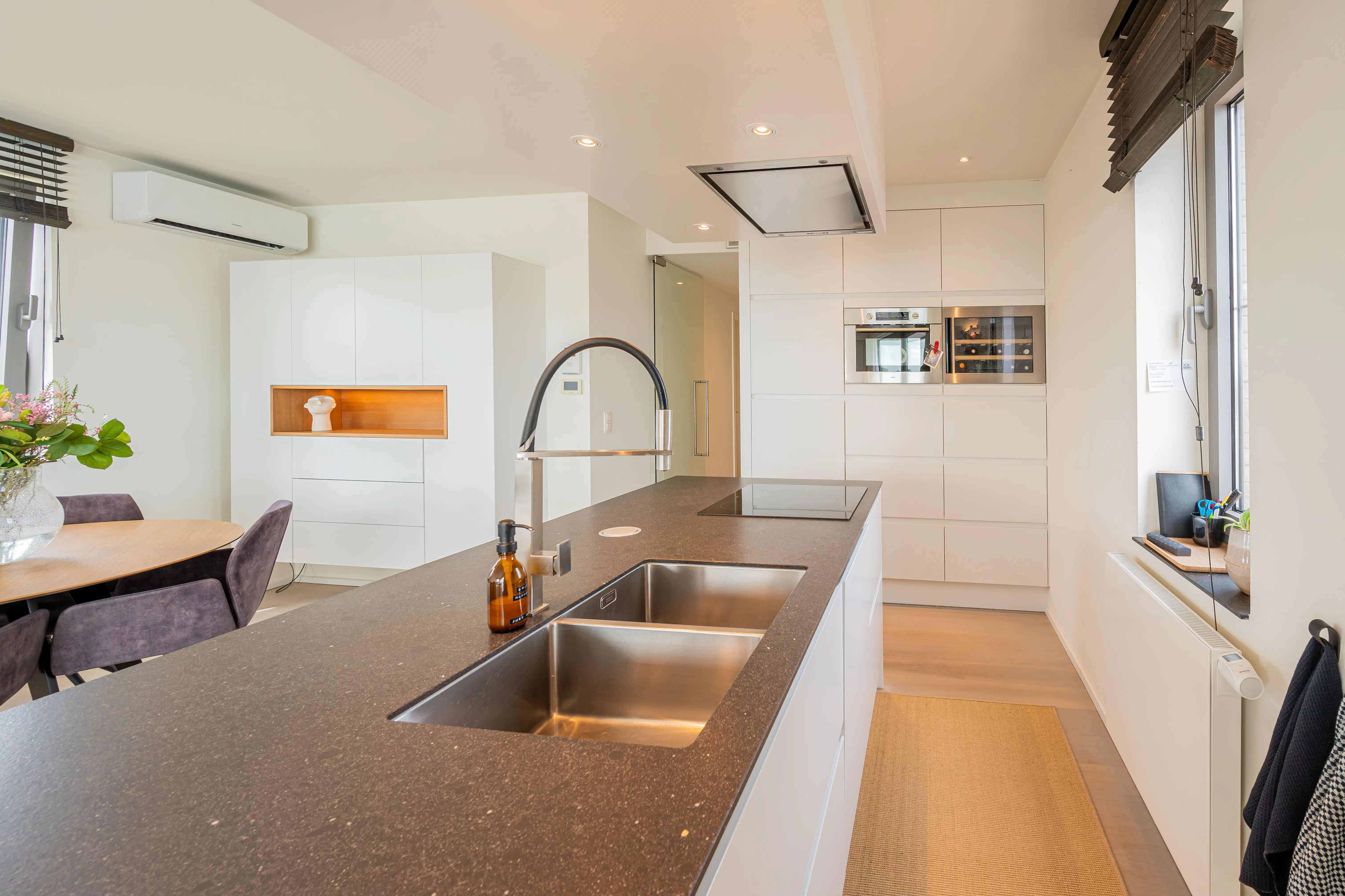High-end penthouse met zicht op het water foto 8