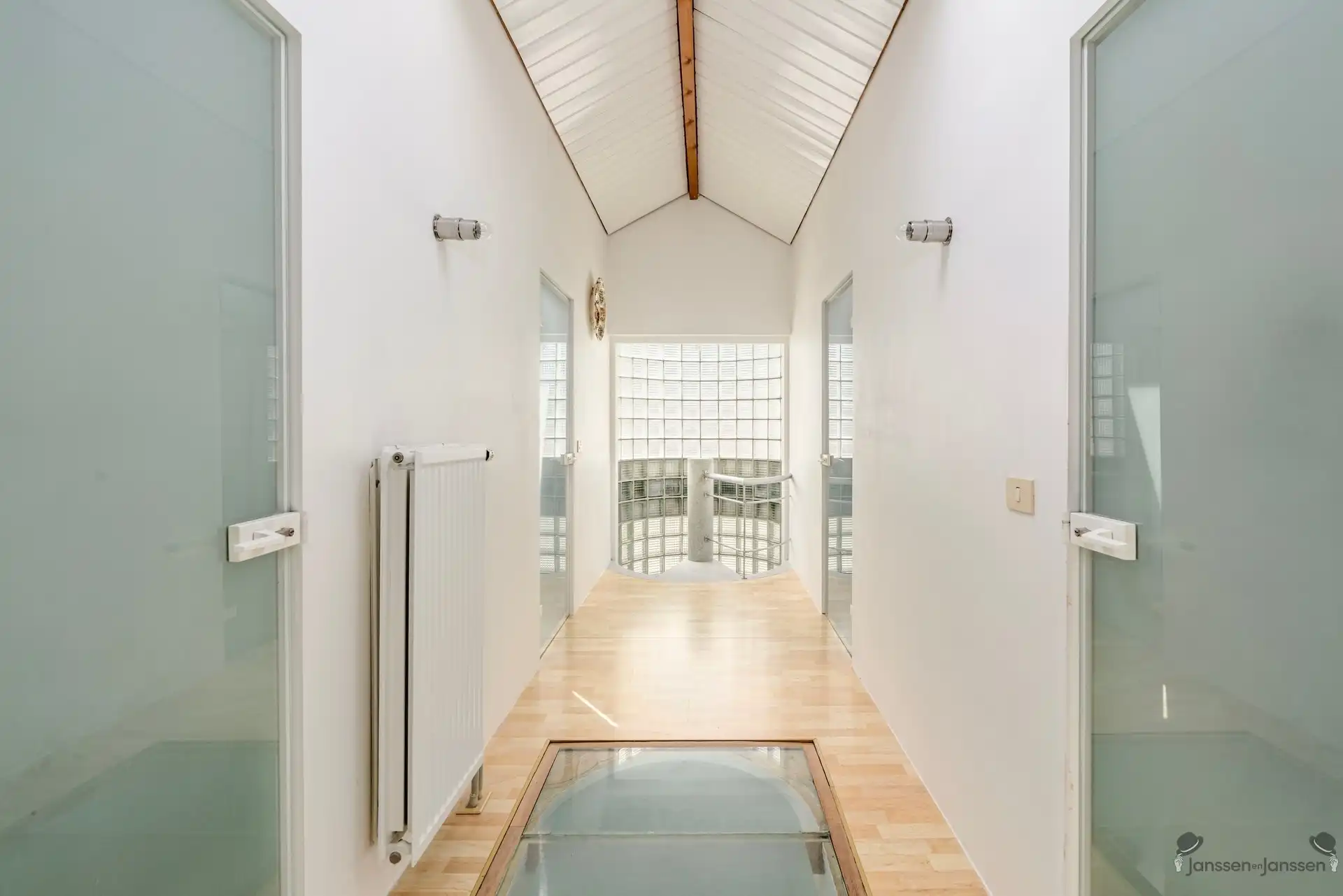 Architecturale villa met unieke woonbeleving foto 14