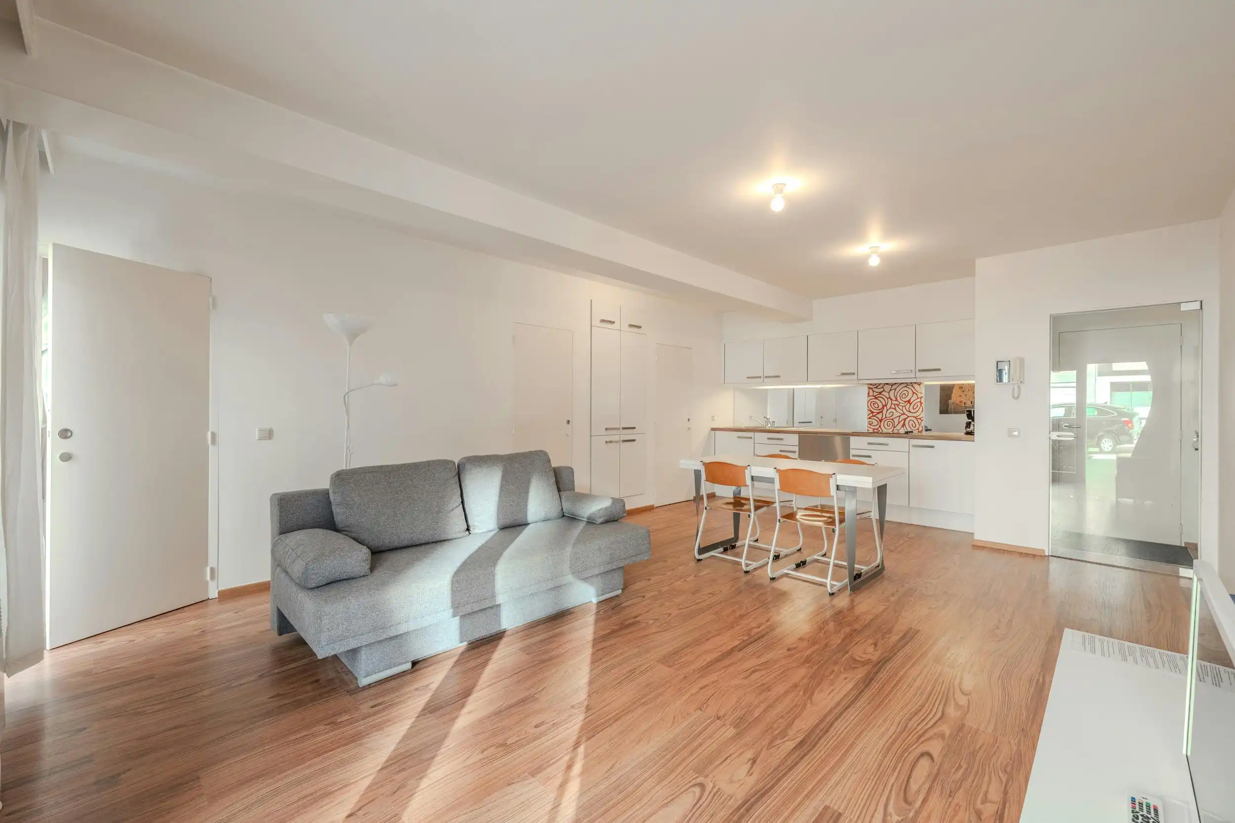 Instapklaar gelijkvloersappartement met één slaapkamer. foto 2