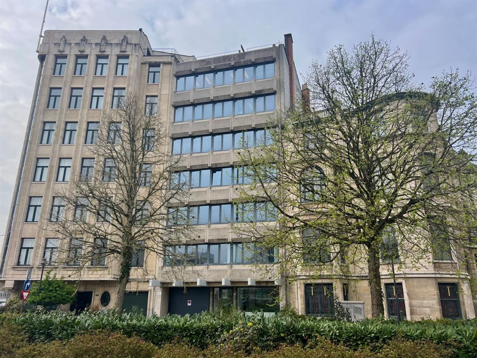 Instapklare kantoorruimtes te huur op uitstekende locatie aan de Singel foto {{pictureIndex}}