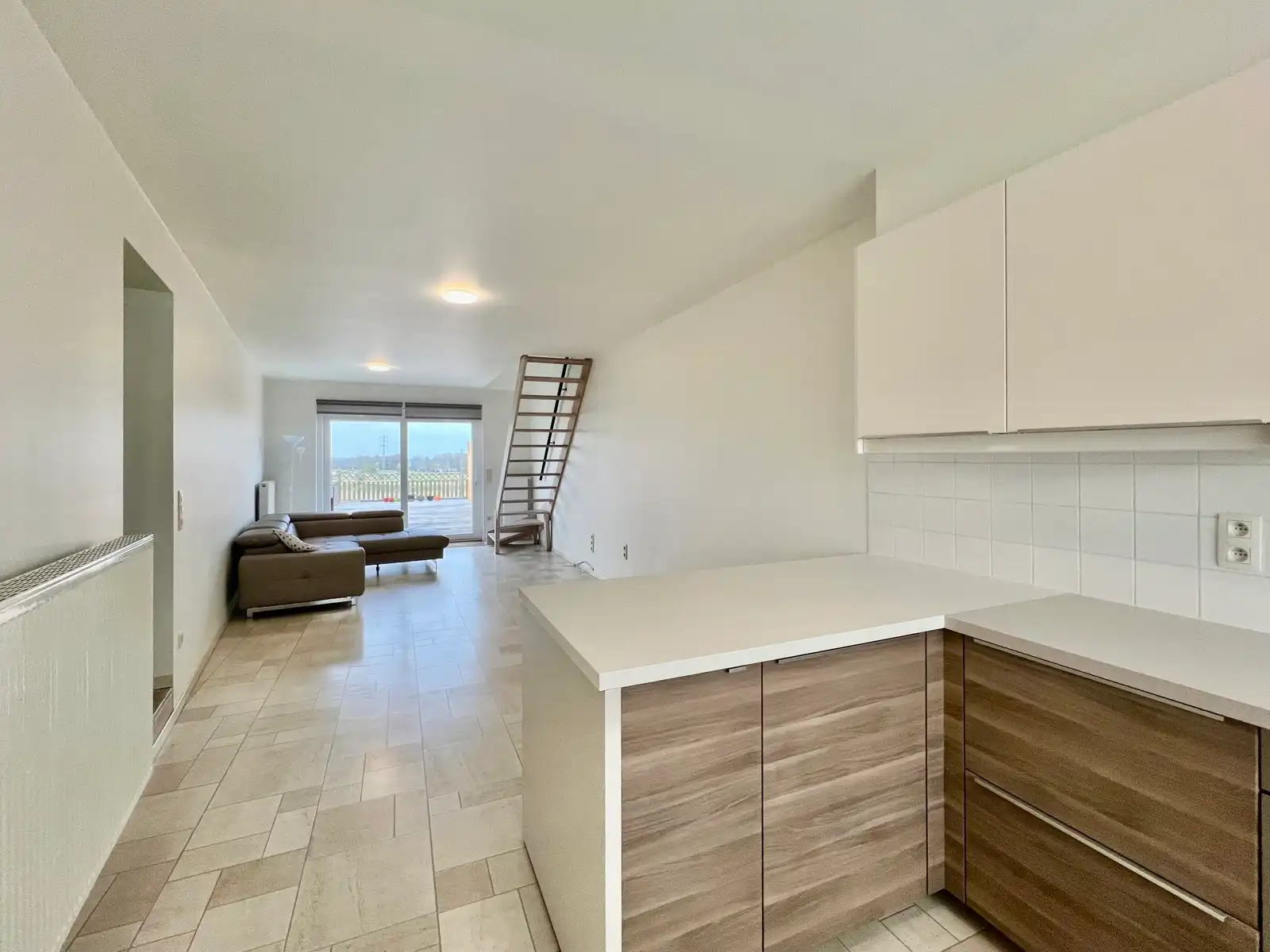 Ruime woning met 6 slk, 2 badk, 2 keukens en dubbele garage foto 22
