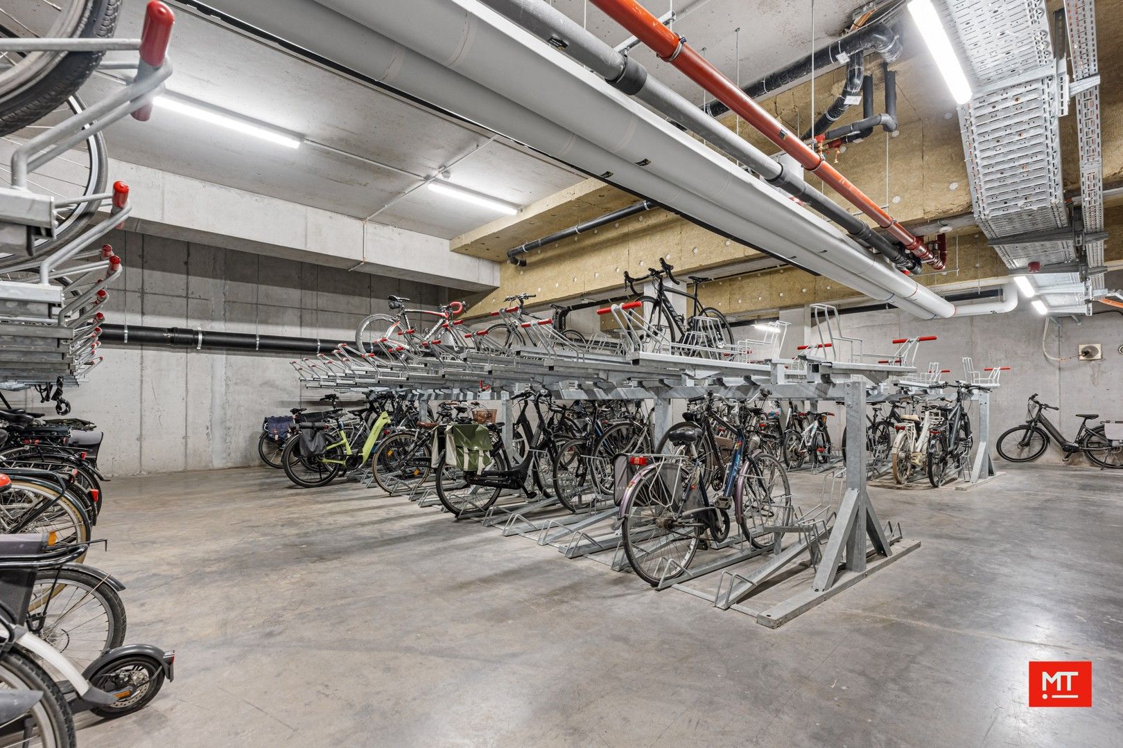 Recent appartement met 2 slaapkamers en ondergrondse parkeerplaats te koop in hartje Ieper foto 18