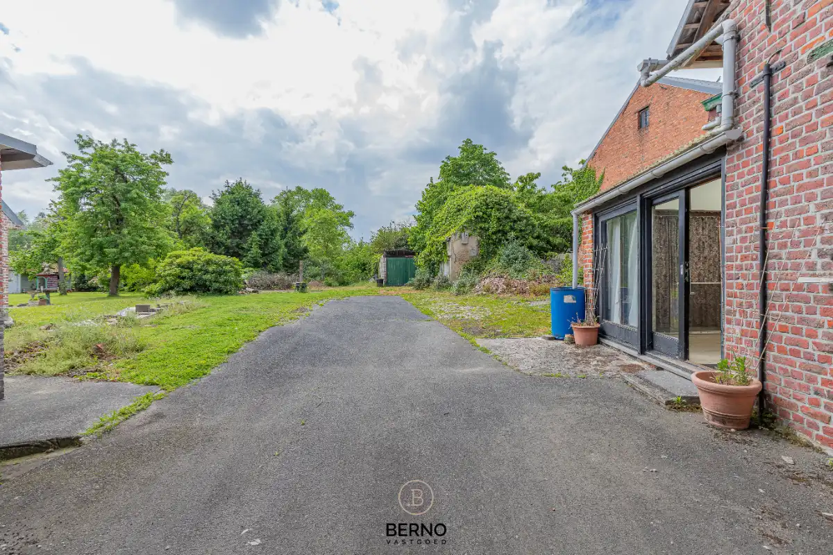 Totaal te renoveren woning op prachtig perceel van 1.170 m² foto 10