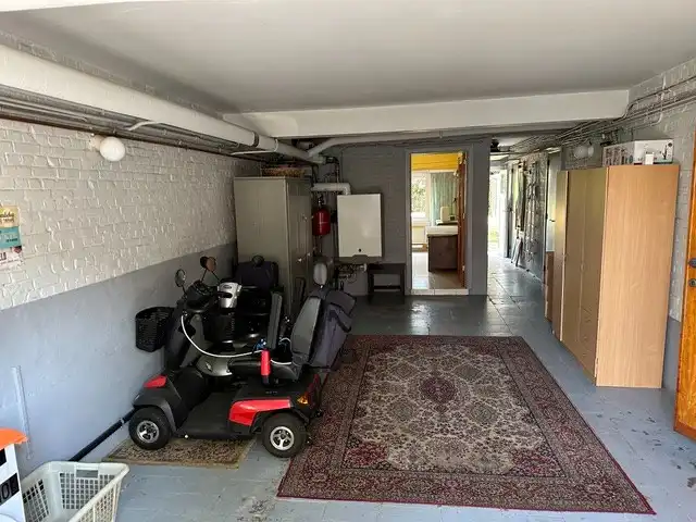 Groot woonhuis op 3 verdiepingen, bestaande uit 2 appartementen , met garage en grote tuin .  foto 27