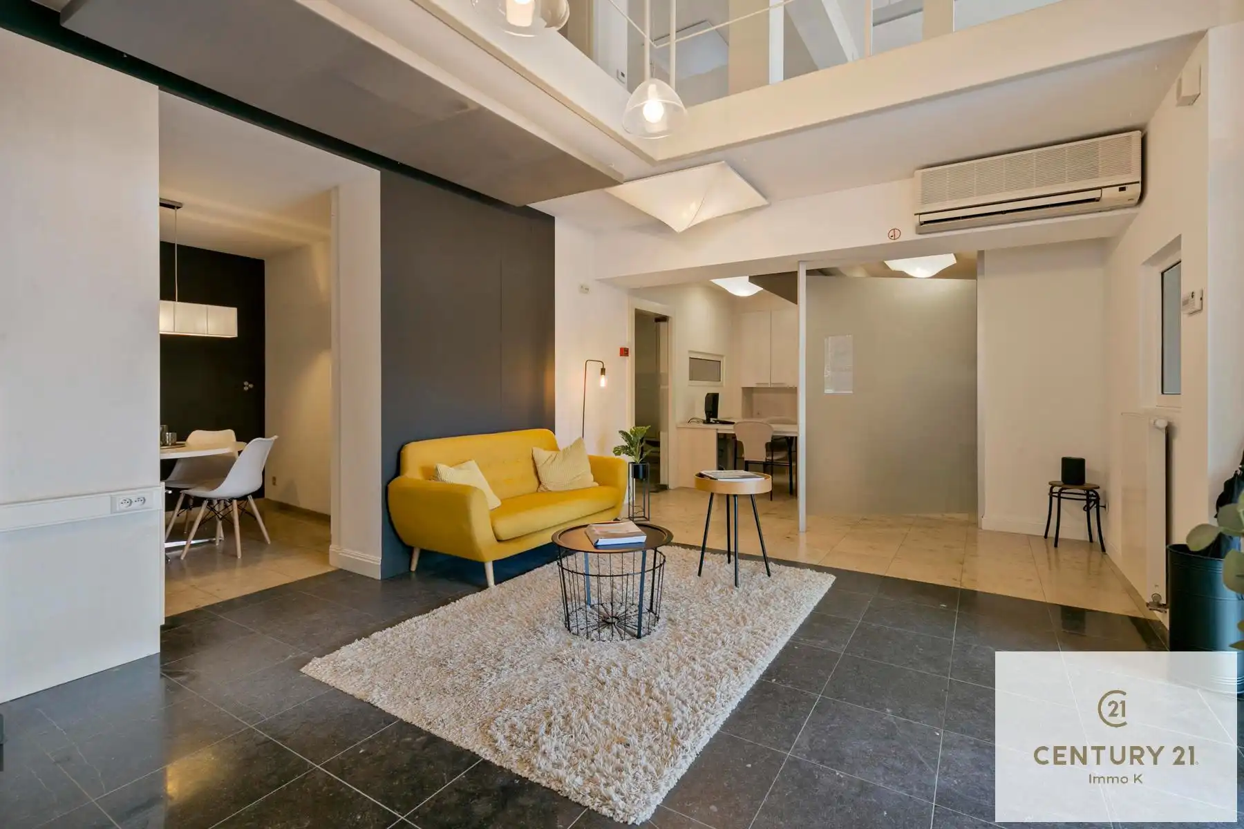 Opbrengsteigendom - verhuurd app. en kantoor op toplocatie! foto {{pictureIndex}}