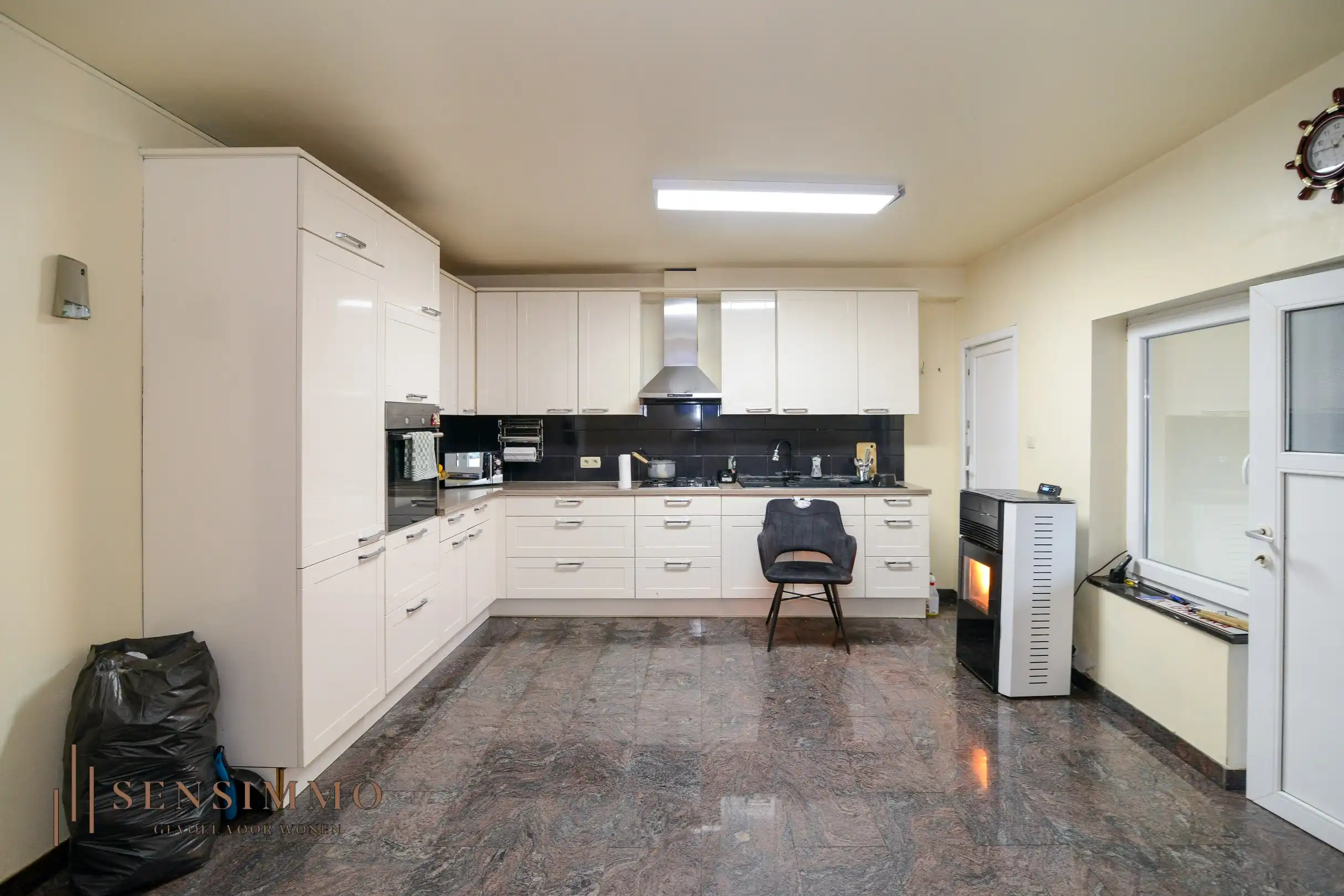 Handelspand met woonst op toplocatie in Dilsen-Stokkem foto 2