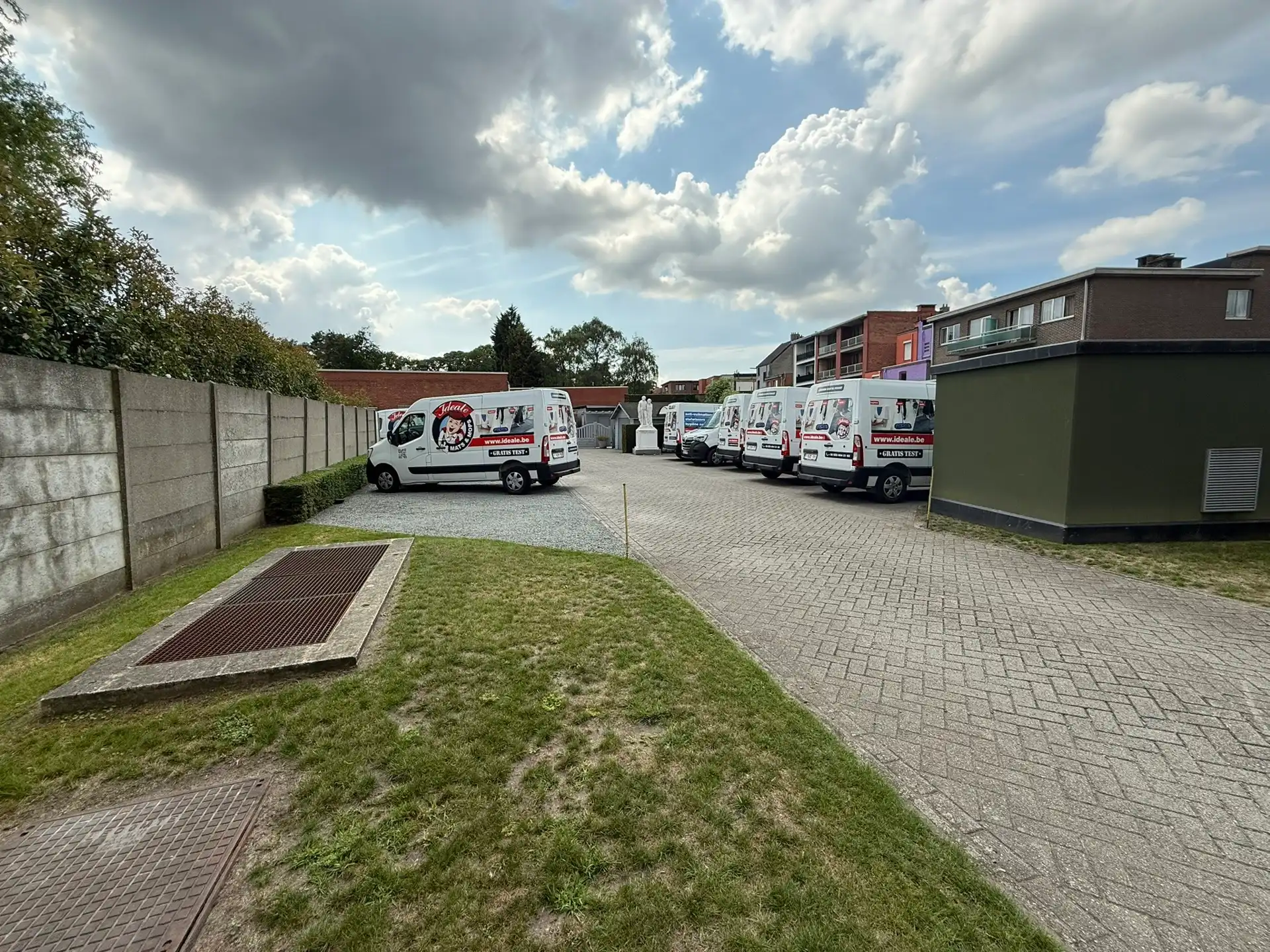 Industrieel gebouw met kantoren en buitenopslag te huur op toplocatie in Ekeren foto 5