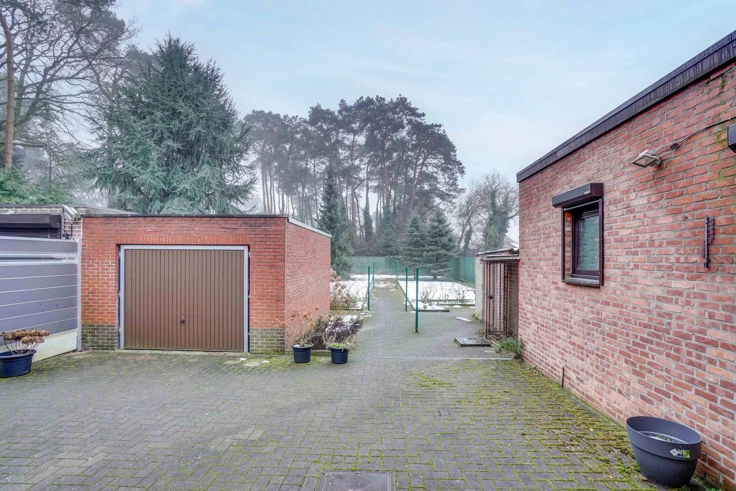 Woning met vier slaapkamers, garage en tuin foto 14