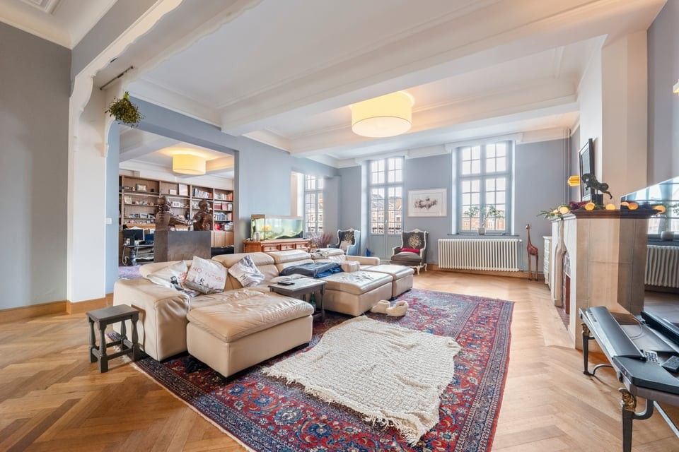 ICONISCH HANDELSPAND MET LUXUEUZE WOONST OP DE GROTE MARKT VAN SINT-TRUIDEN foto 59