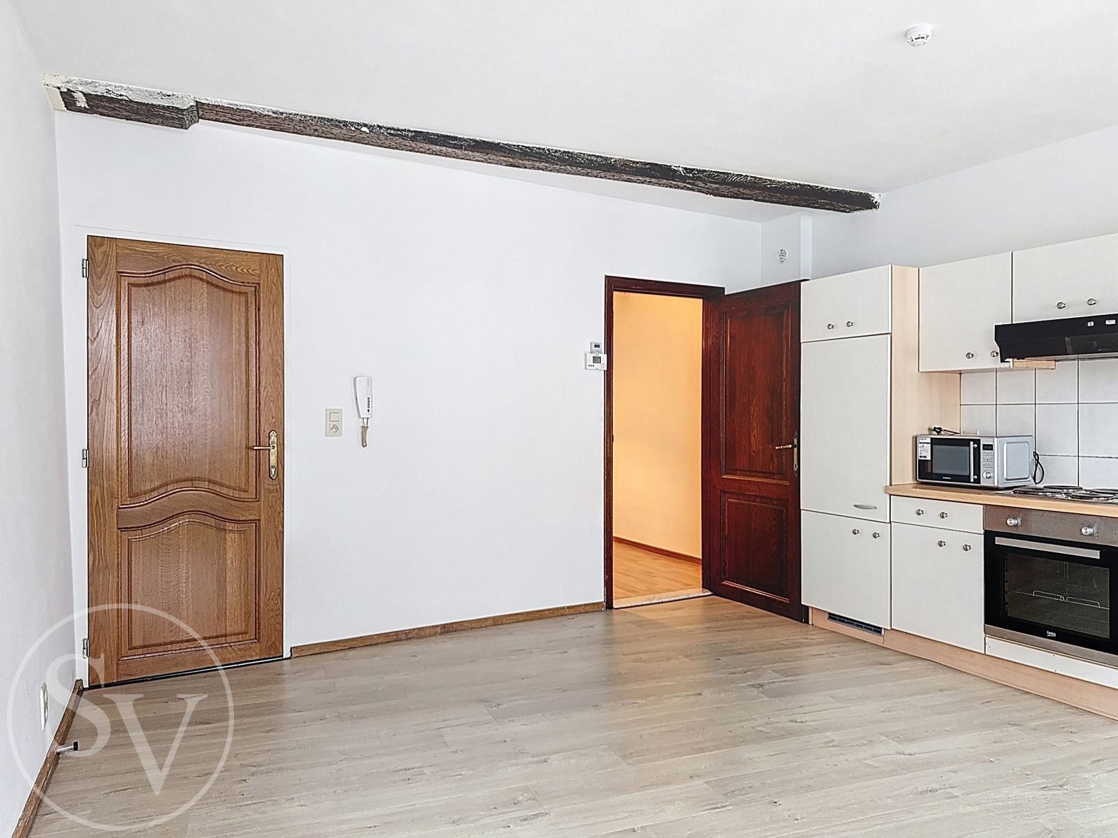 Ruime studio met afzonderlijk slaapkamer. foto 4
