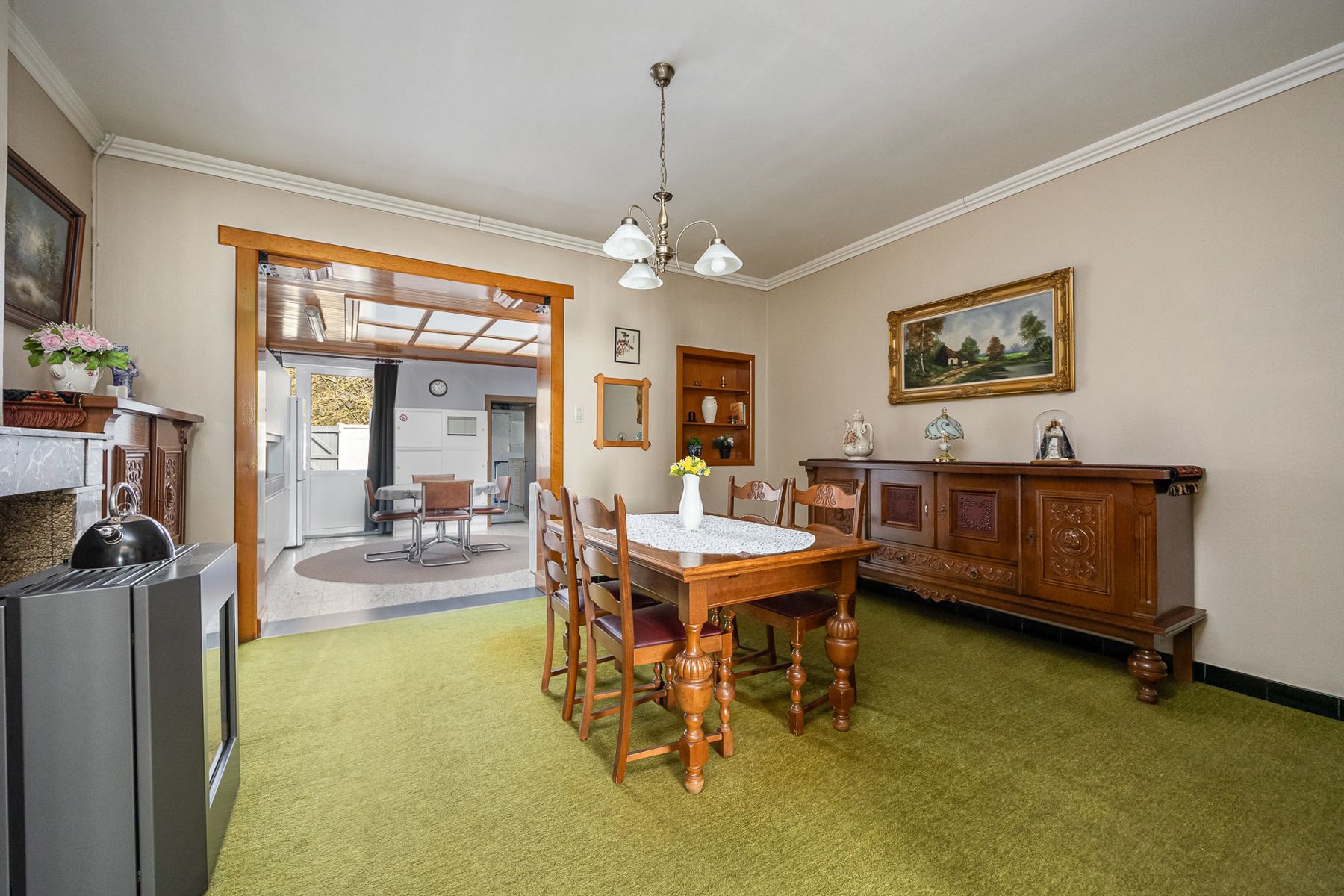 Goed onderhouden woning met stadskoer. foto 3