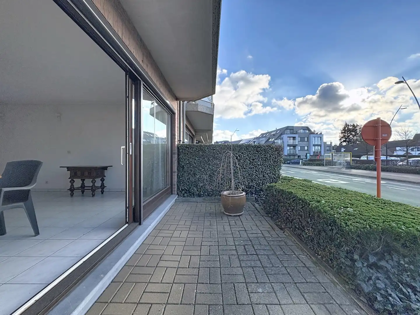 Instapklaar appartement met terras aan voor -en achterzijde. foto 10