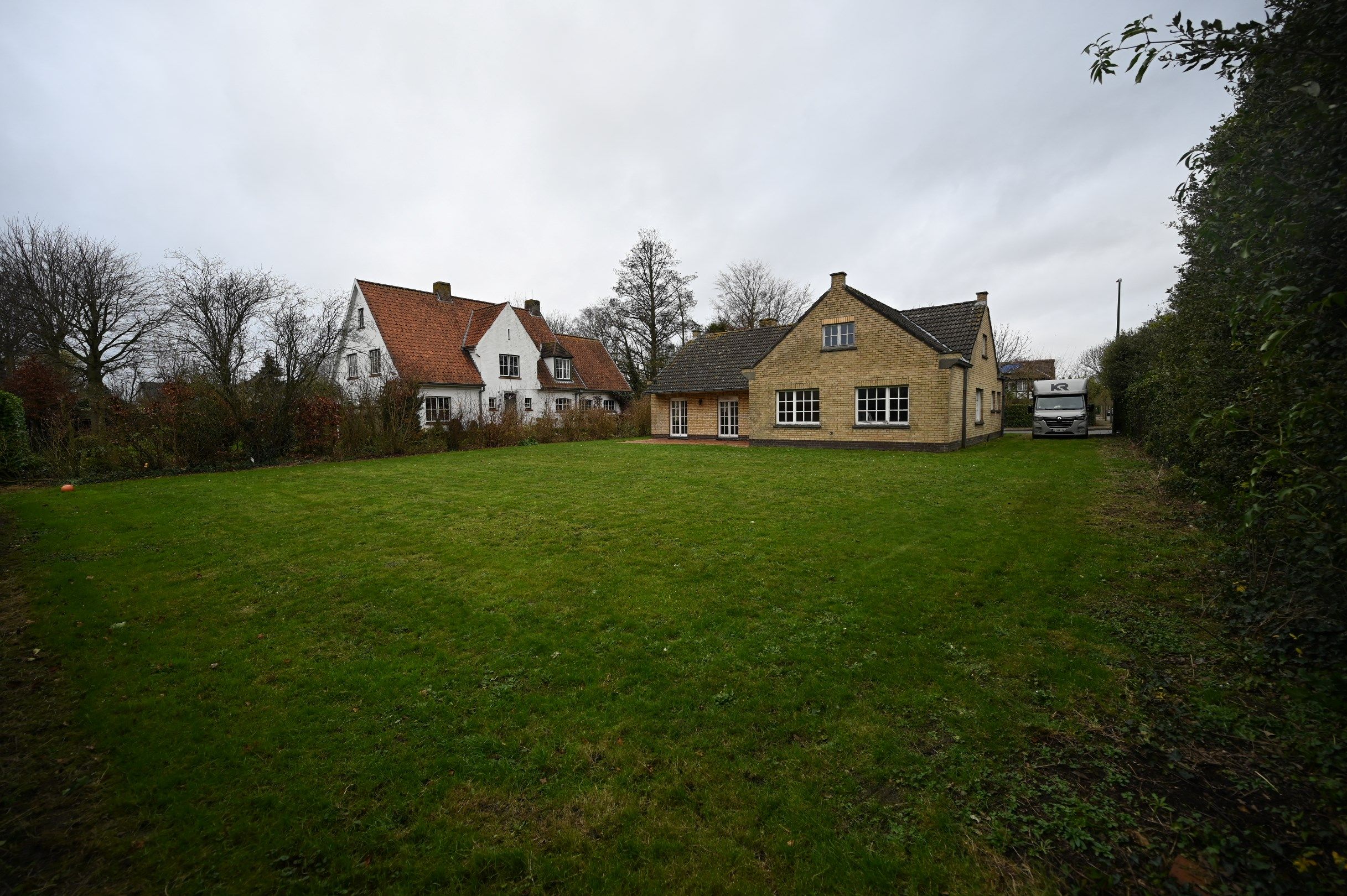 Rustig gelegen villa  op een prachtig perceel van 937 m² in een residentiële wijk vlakbij de invalswegen en op enkele minuten rijden van het centrum van Knokke  foto 6