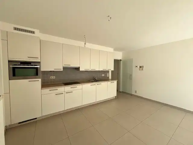 Zeer recent 2 slaapkamer appartement met open zicht /79 m2groot foto 3