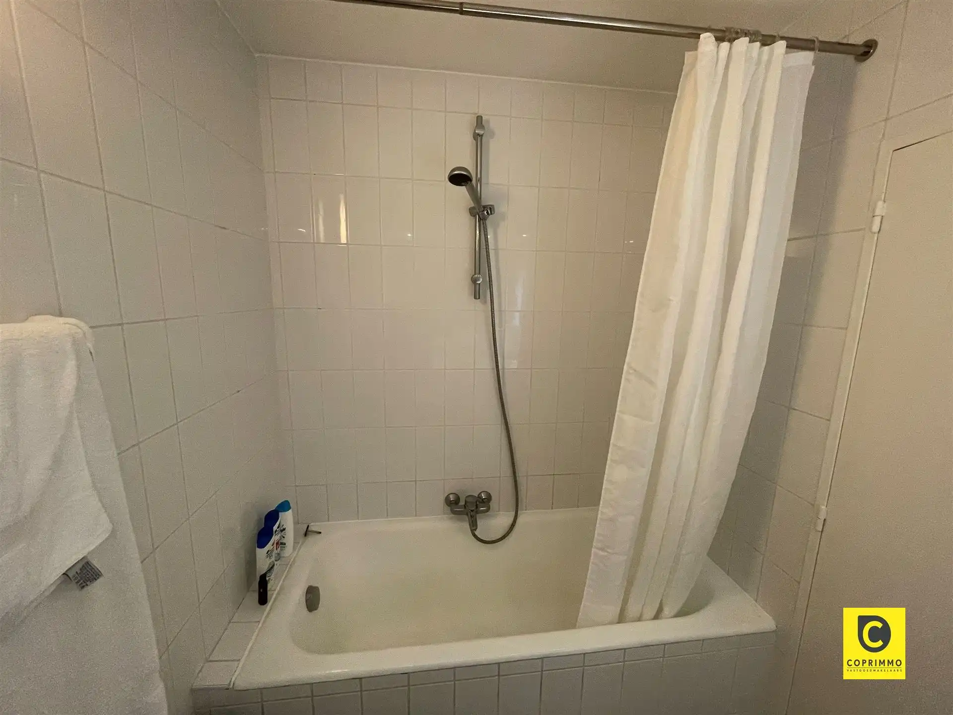 Instapklaar 3 slaapkamer appartement met zonnig terras, kelder en fietsenberging foto 42