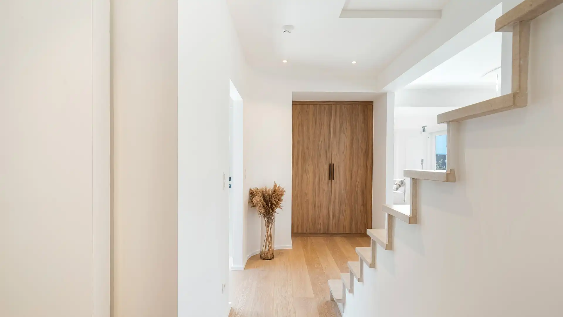 Exclusief gerenoveerde villa op een absolute toplocatie foto 4