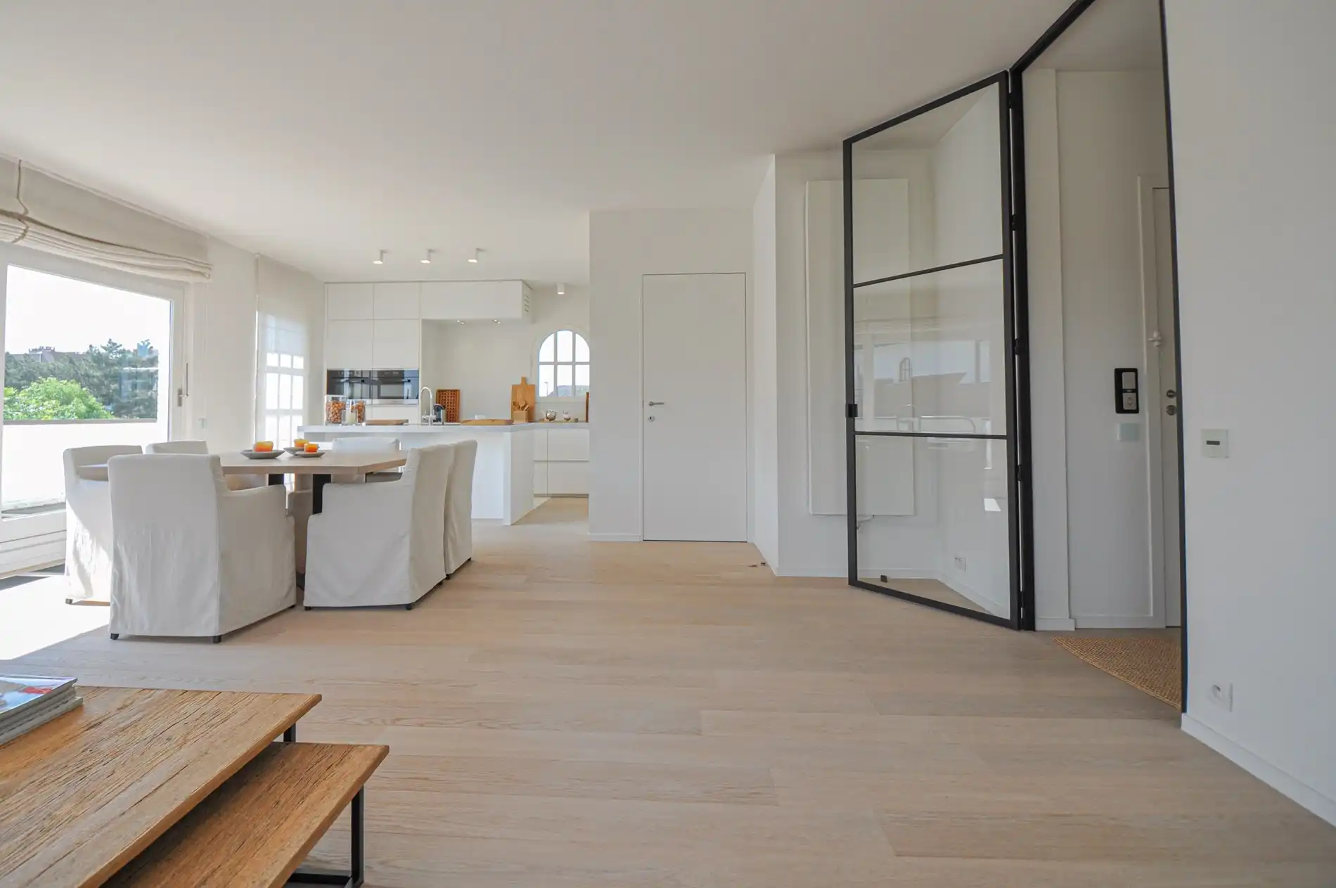 Subliem hoekappartement met ruime terrassen gelegen in het prestigieuze domein Tennis Garden. foto 6