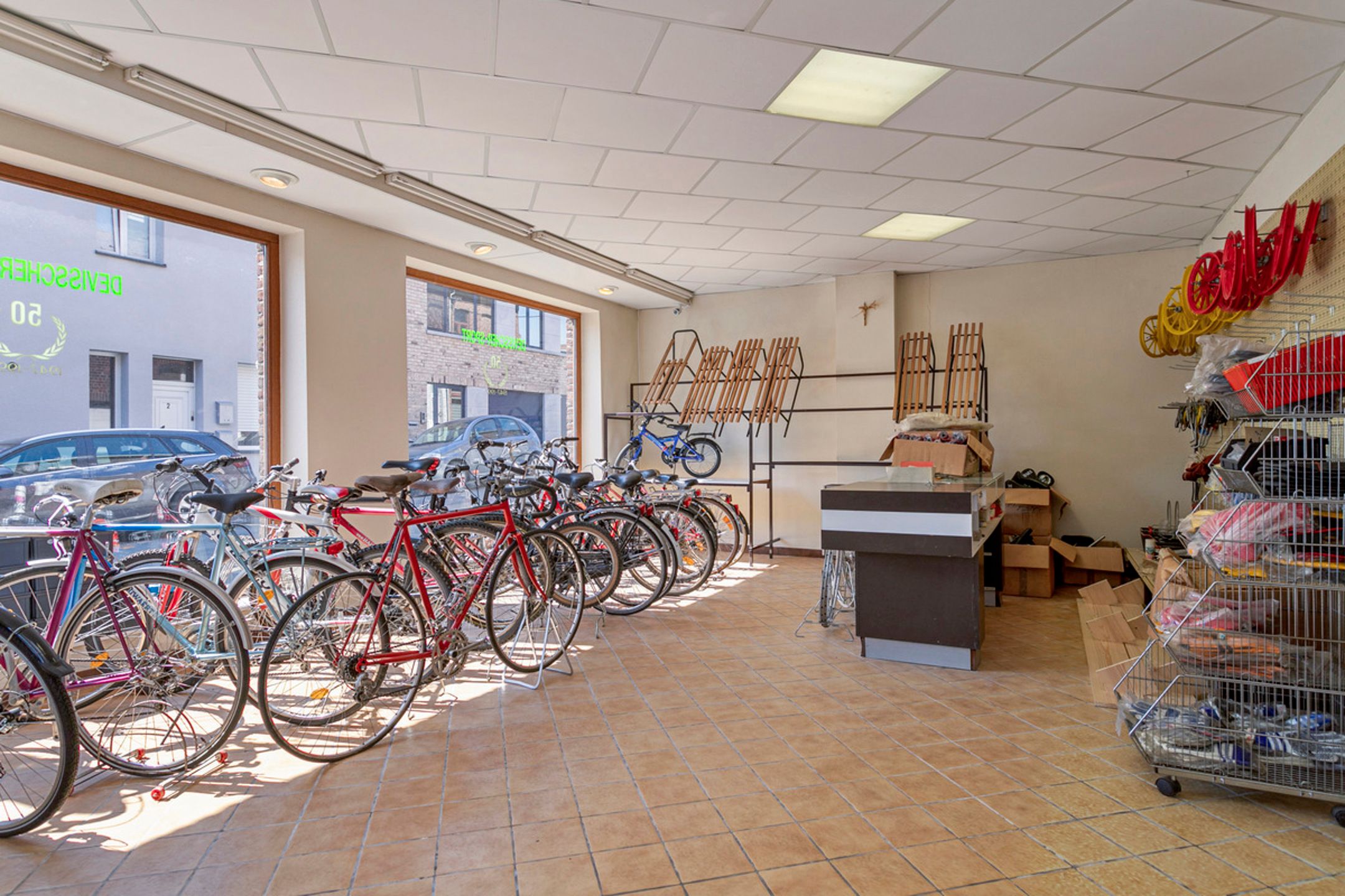 Eigendom met appartement én handelszaak met woonst & garage! foto 5