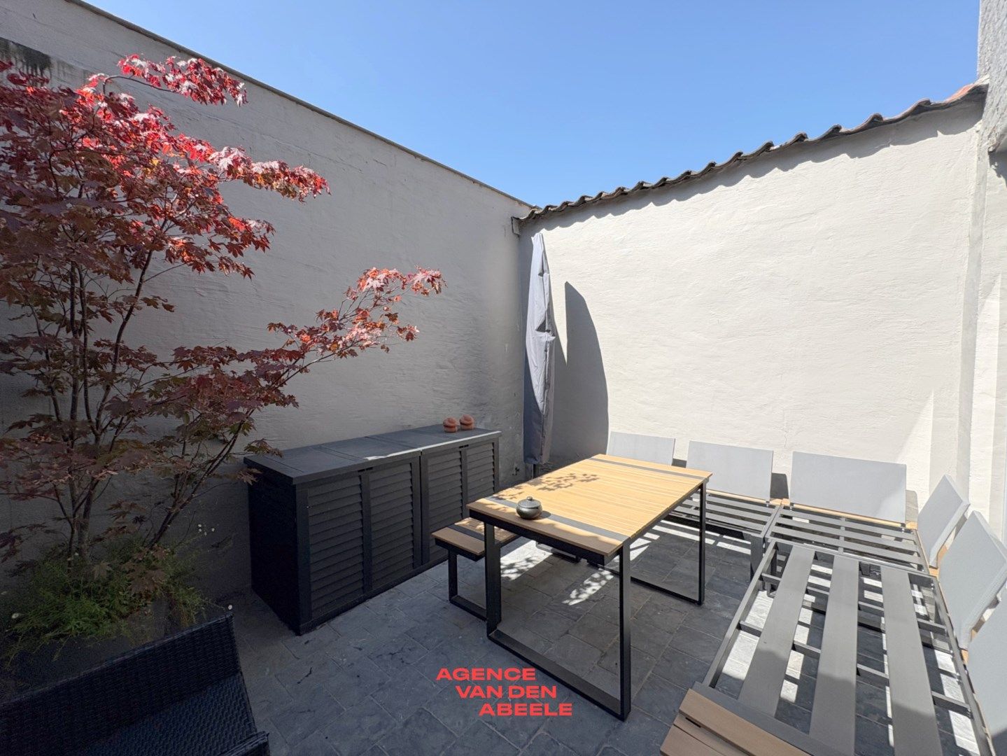 Vernieuwde rijwoning met zonnige terrassen foto 7