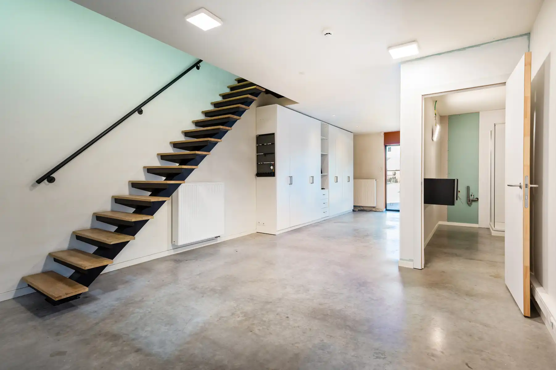 KMO Unit van 210m²+63m² verdieping+ 2pp foto 11