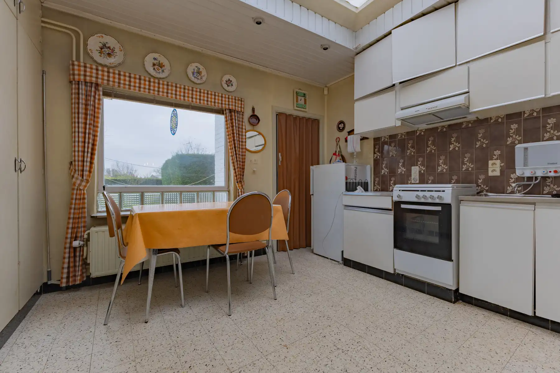 Gunstig gelegen woning met 6 slaapkamers, tuin en garage foto 8