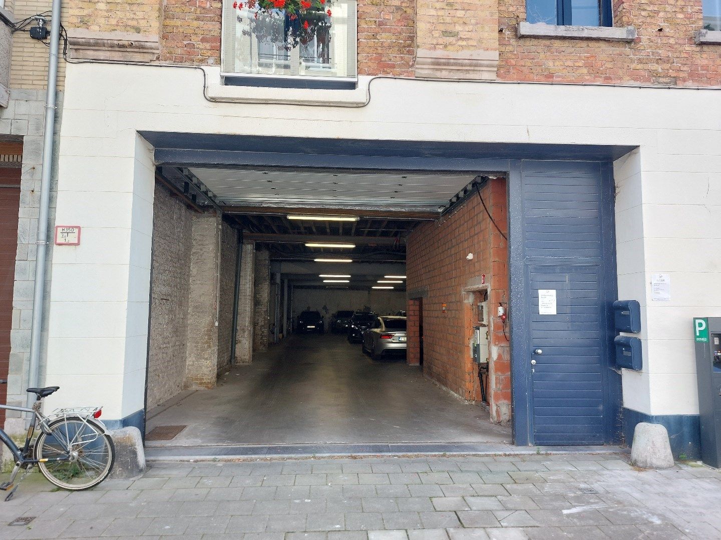 CENTRAAL GELEGEN AUTOSTANDPLAATSEN TE HUUR  foto 3