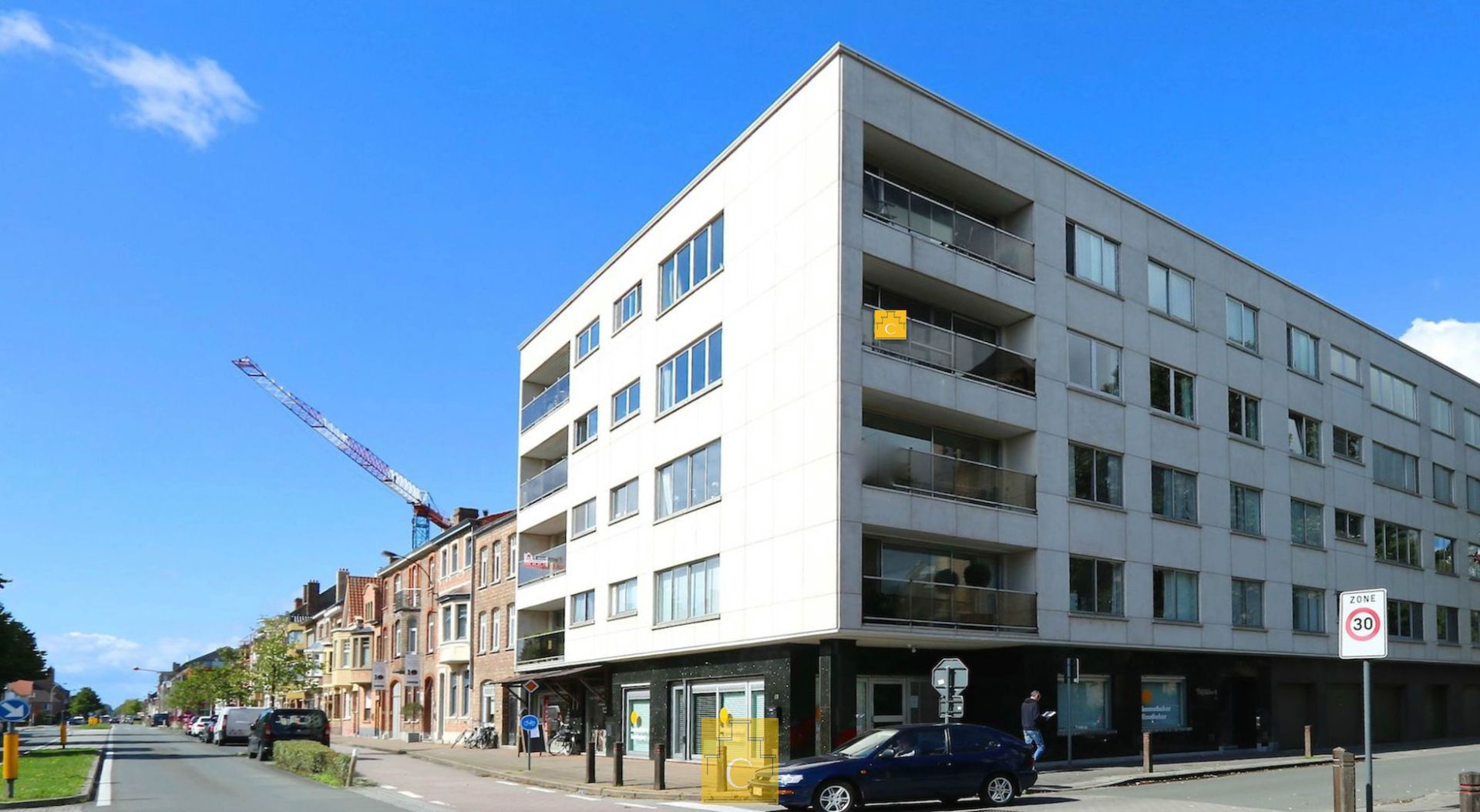 Ruim hoekappartement (155 m2) te Sint-Andries, 3 slaapkamer, terras , lift en garagebox foto 2
