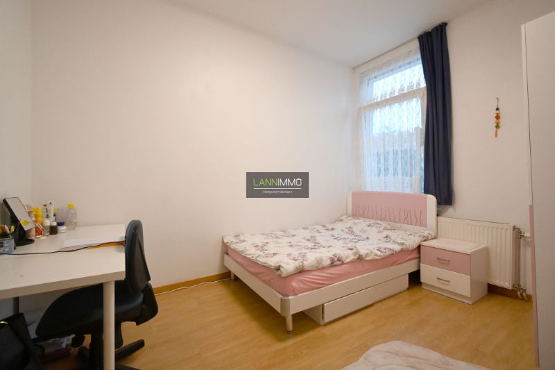 Centraal doch rustig gelegen, energiezuinige woning met maar liefst 4 slaapkamers! foto 9