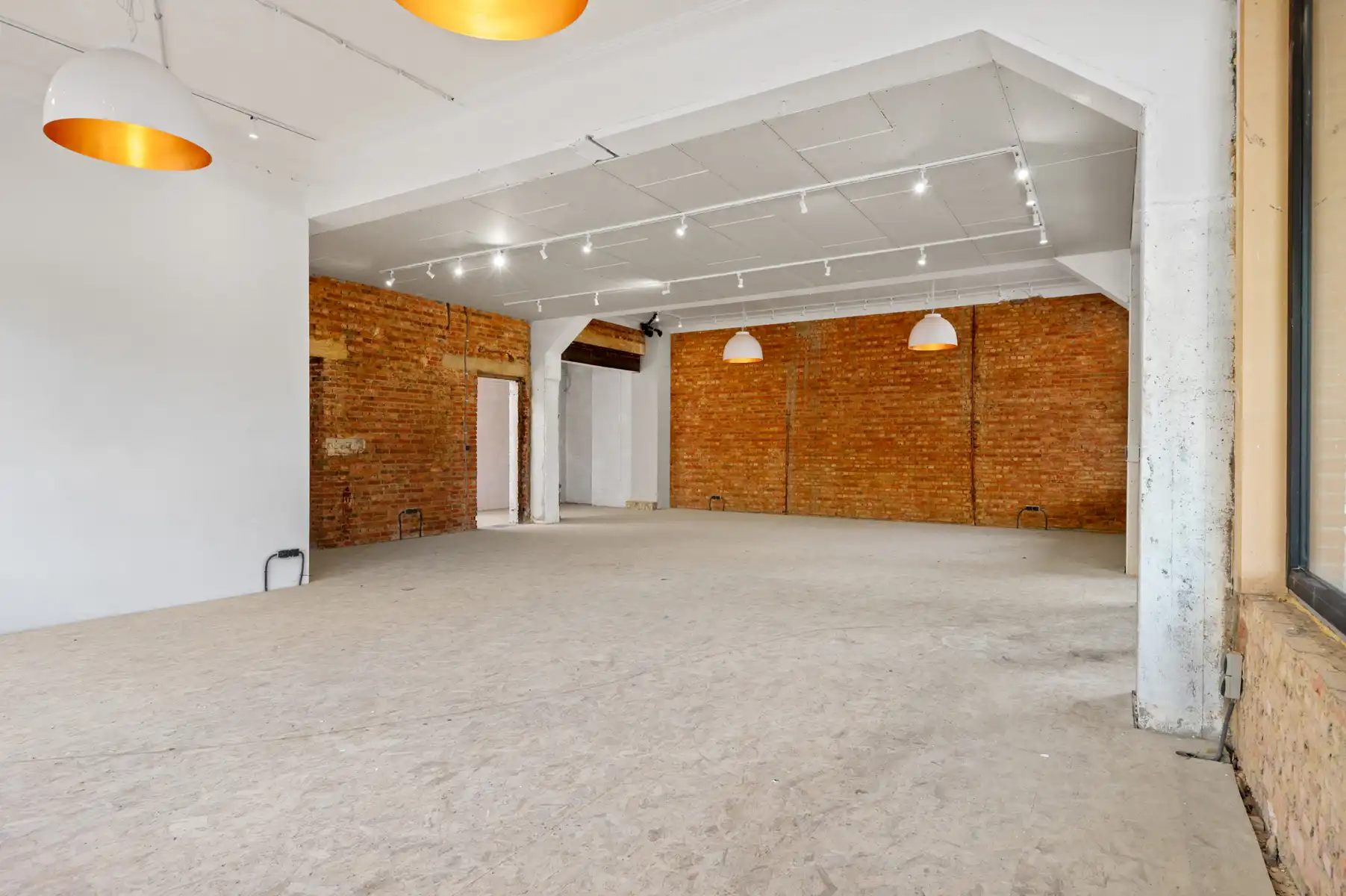 Ruim handelspand van ca. 165 m² op een commerciële locatie. foto 9