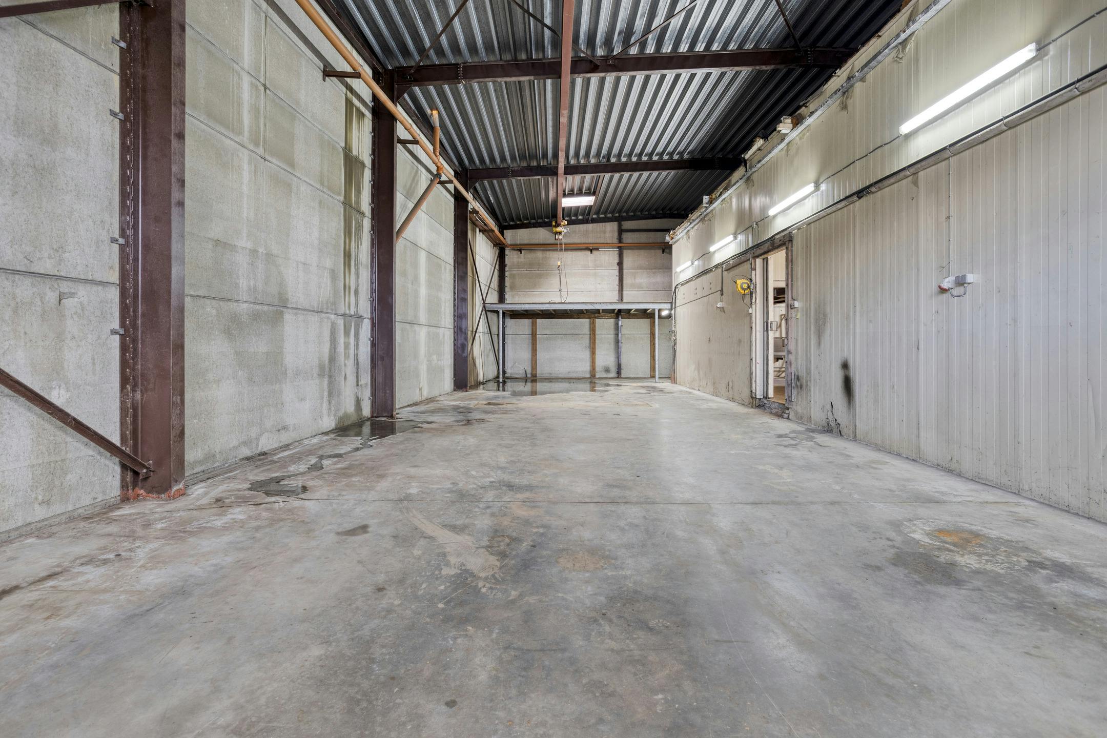 Ruime woning met loods op 2.127m² te Lo-Reninge. foto 8