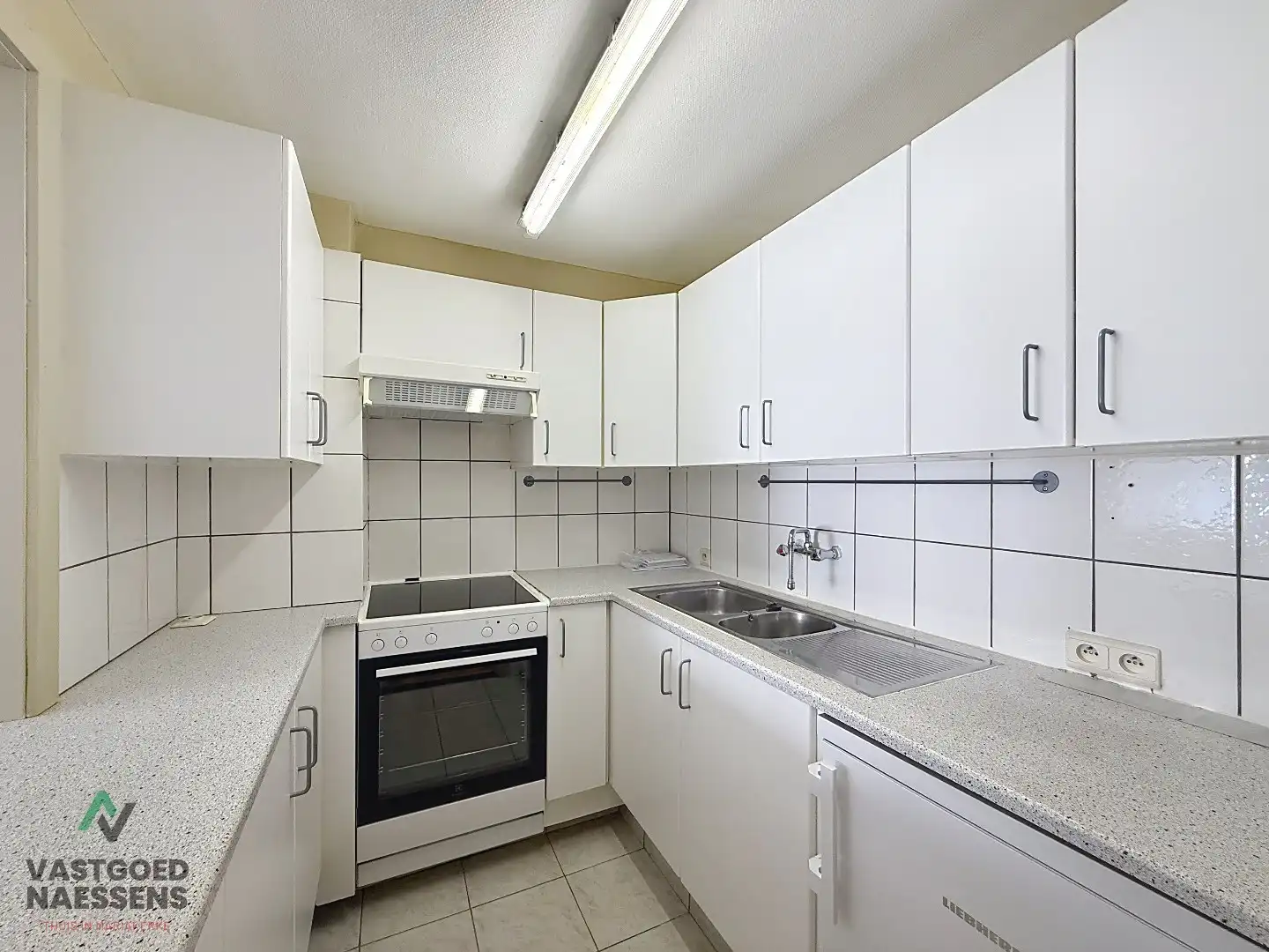 GEMEUBELDE STUDIO MET ZIJDELINGS ZEEZICHT foto 8